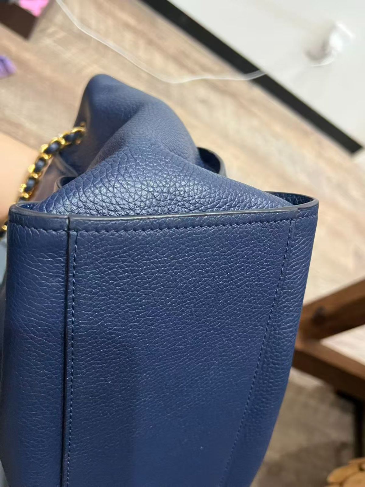 中古美品正規品 Tory Burch ブリテン チェーントートバッグ ネイビー