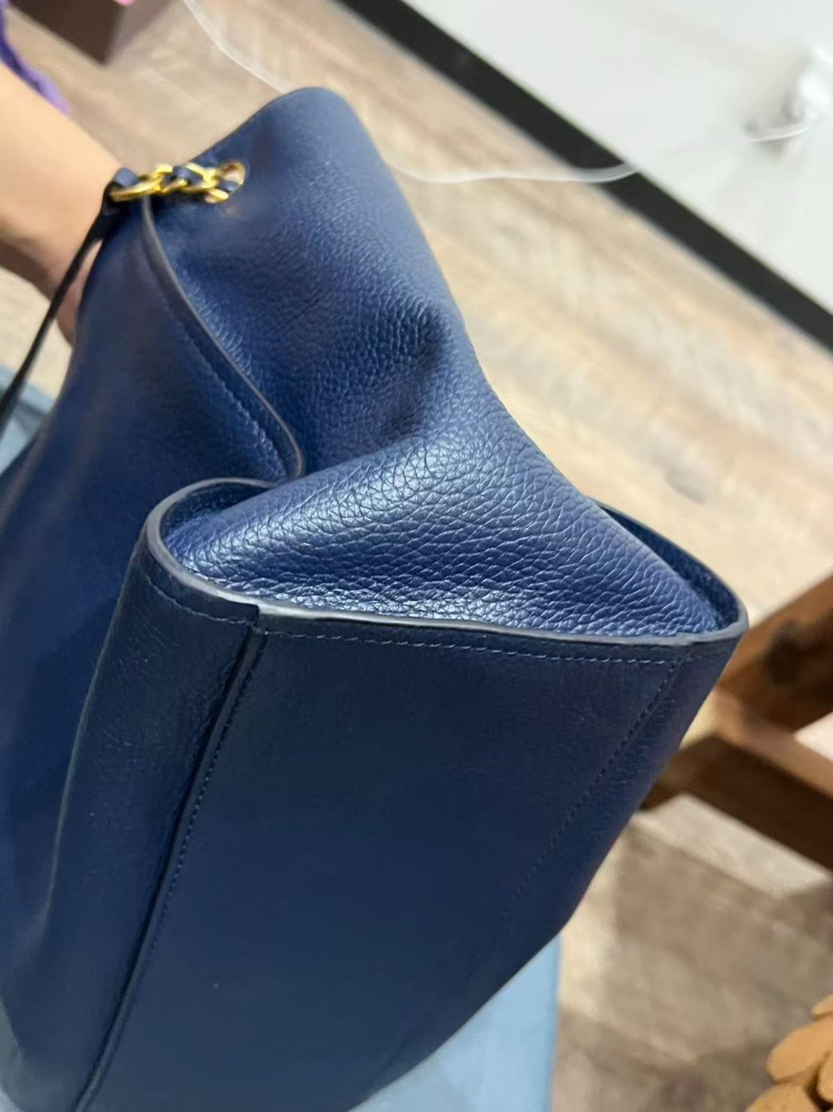 中古美品正規品 Tory Burch ブリテン チェーントートバッグ ネイビー