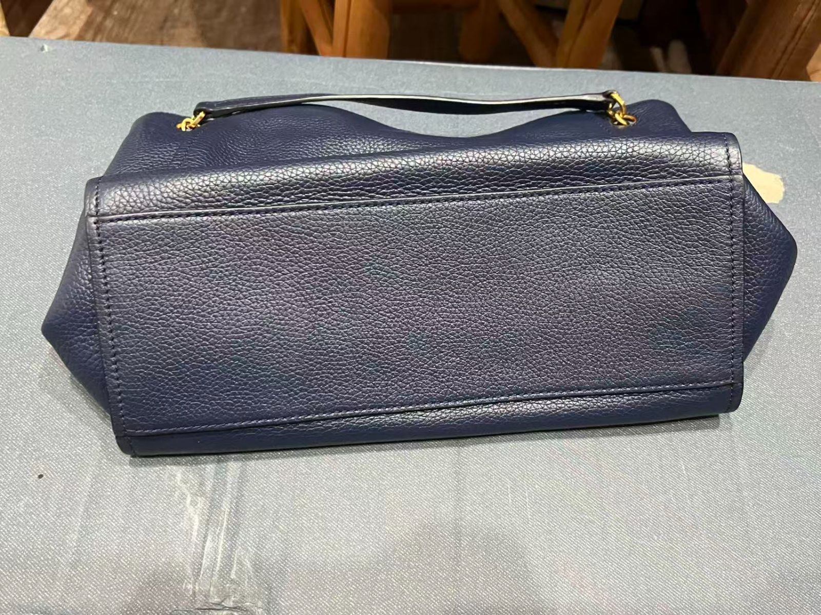 中古美品正規品 Tory Burch ブリテン チェーントートバッグ ネイビー