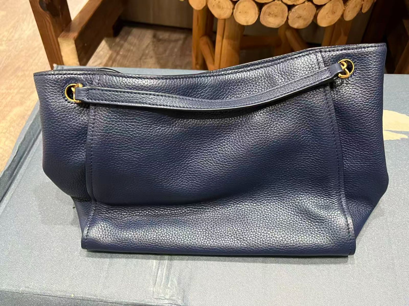 中古美品正規品 Tory Burch ブリテン チェーントートバッグ ネイビー