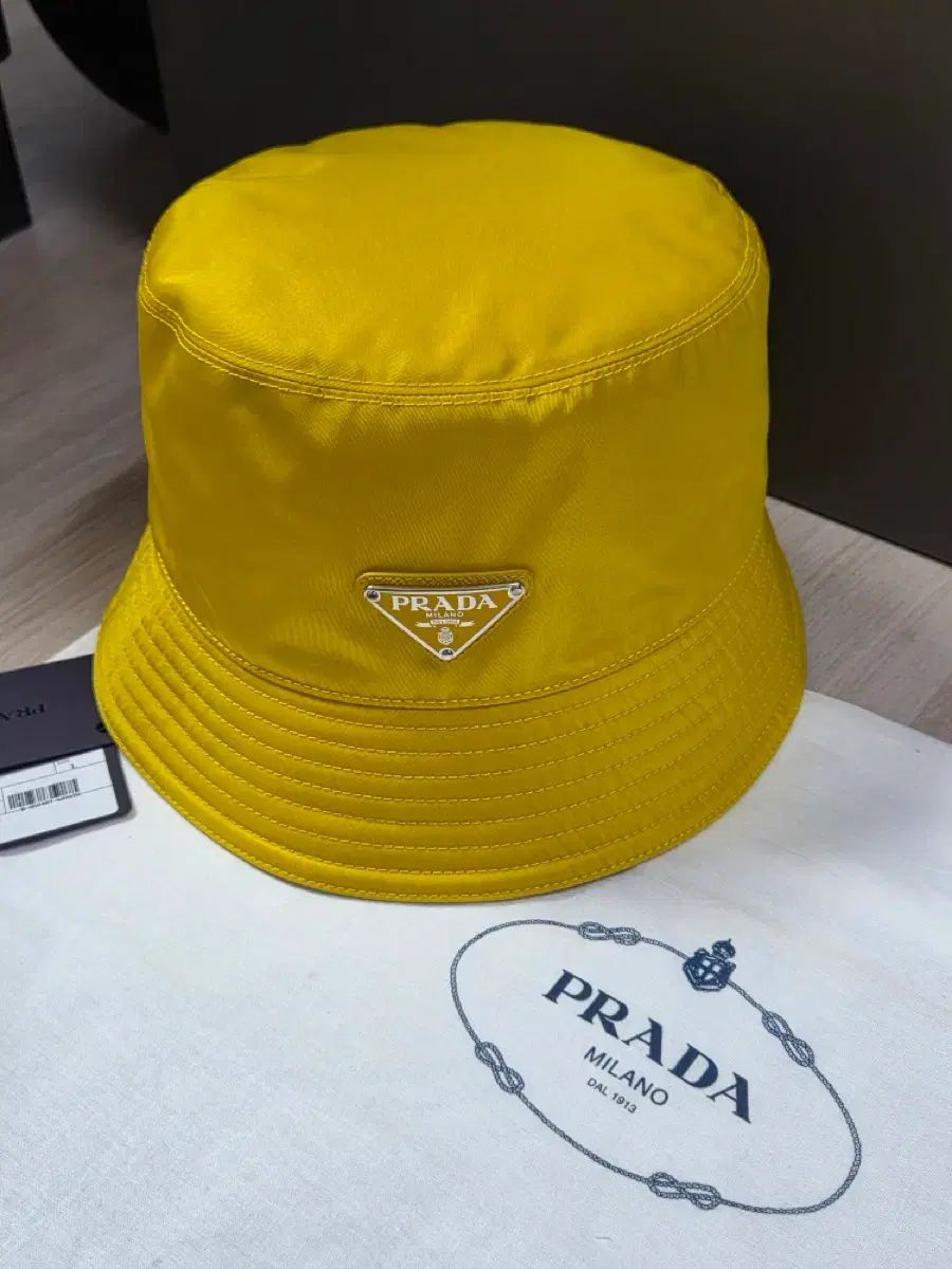 新品 PRADA プラダ Reナイロン バケットハット イエロー レディース Lサイズ