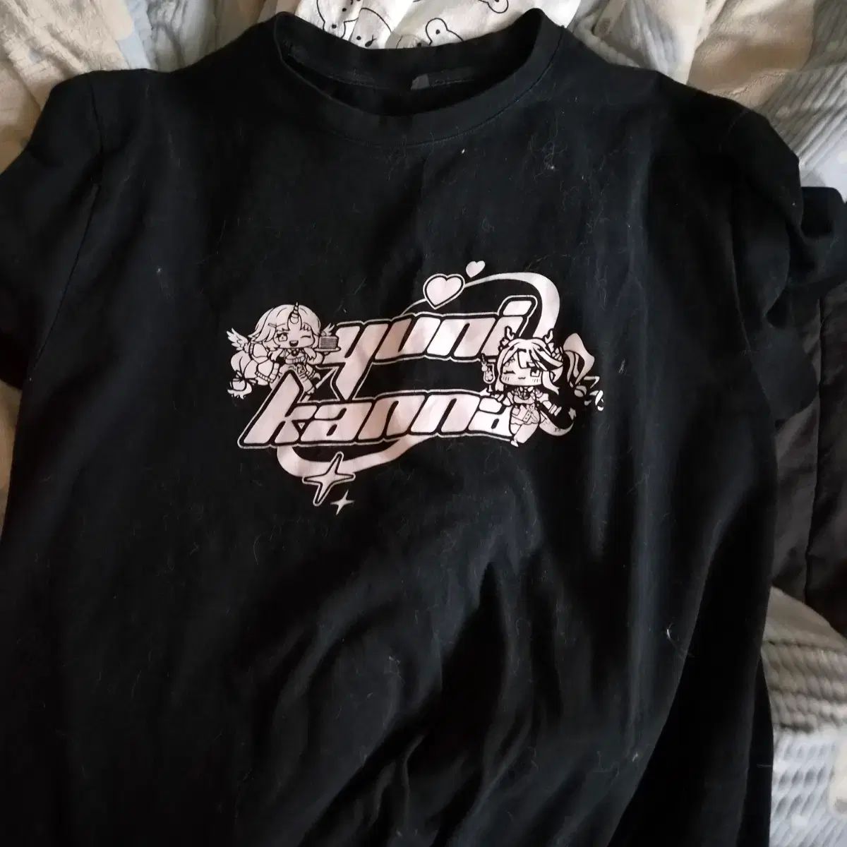 UNI KANNA 黒色 半袖Tシャツ