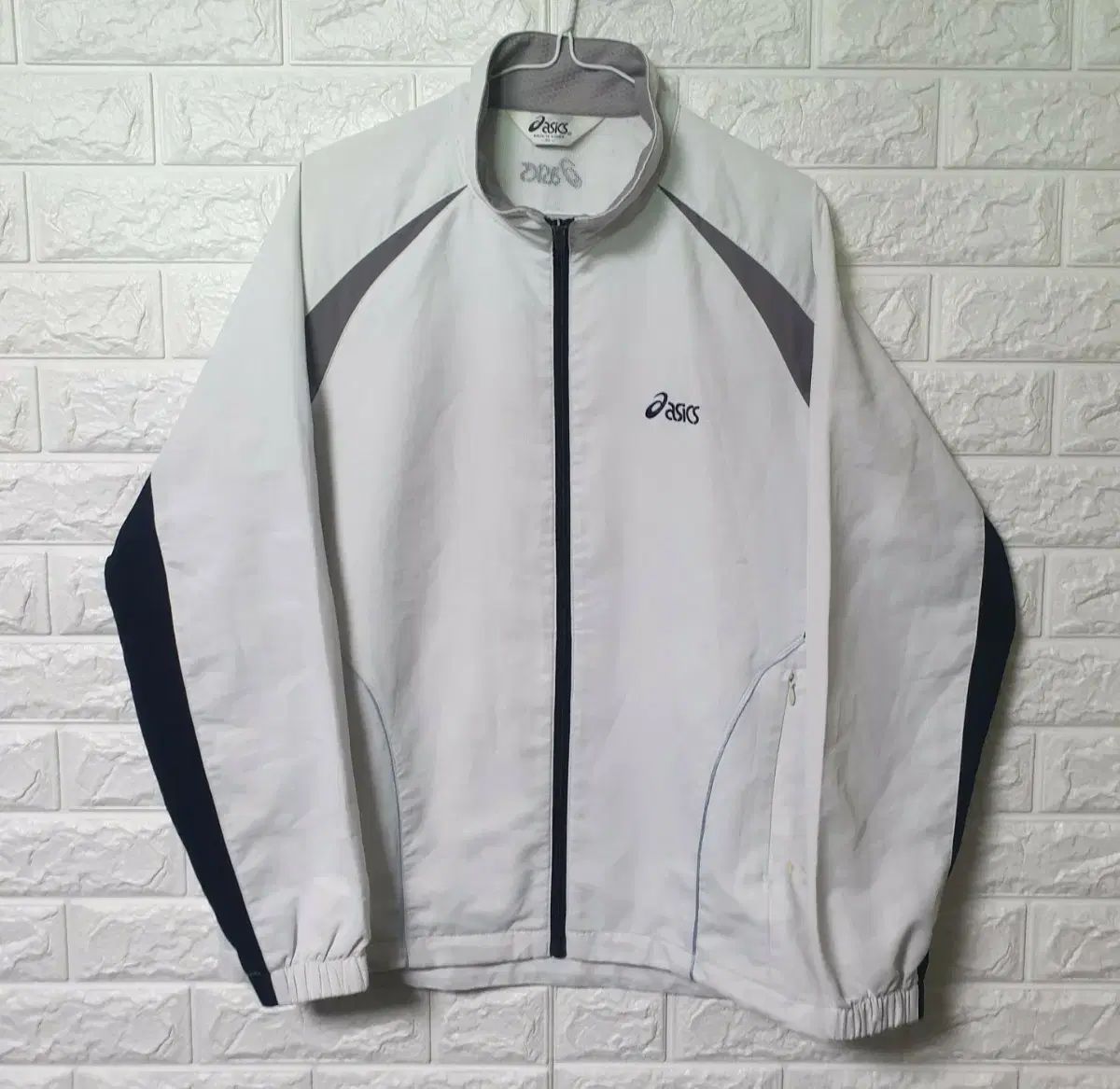 asics アシックス ウィンドブレーカー ジャケット 出品