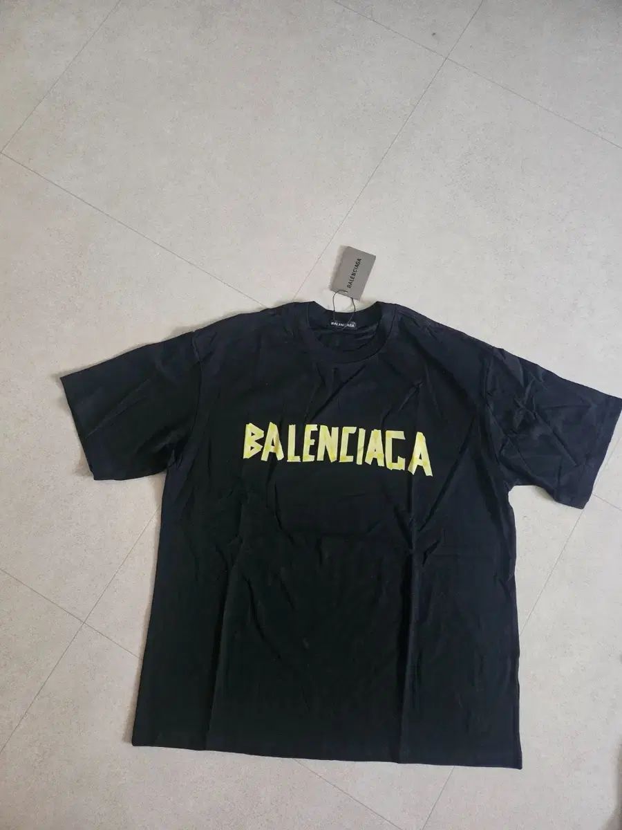 バレンシアガ ブラック ペイント Tシャツ