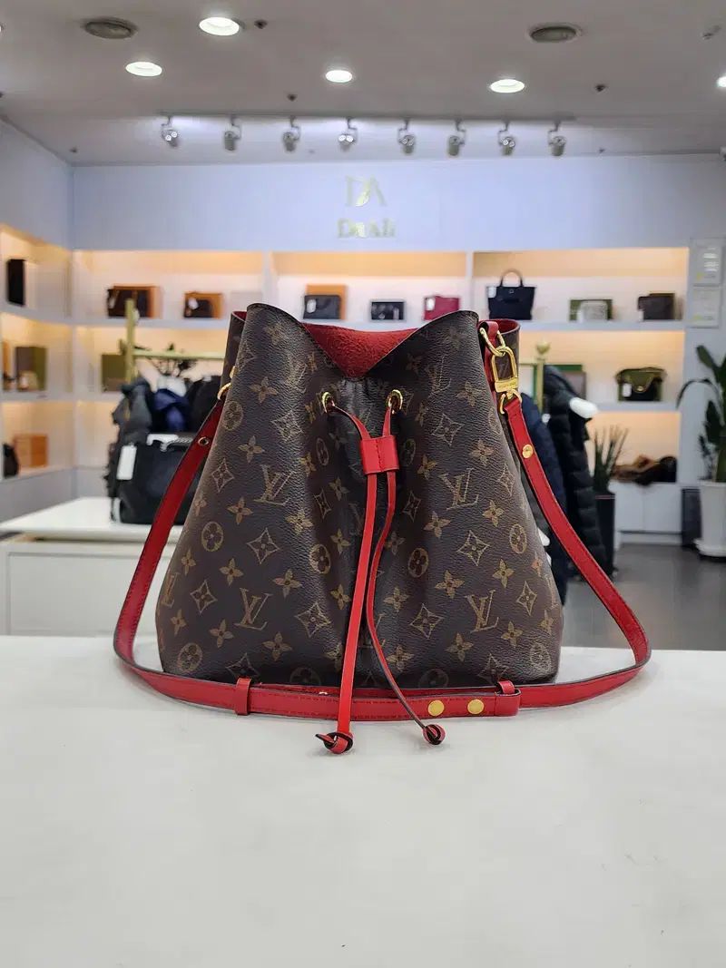 ルイヴィトン NEO BUCKET SHOULDER BAG M44020