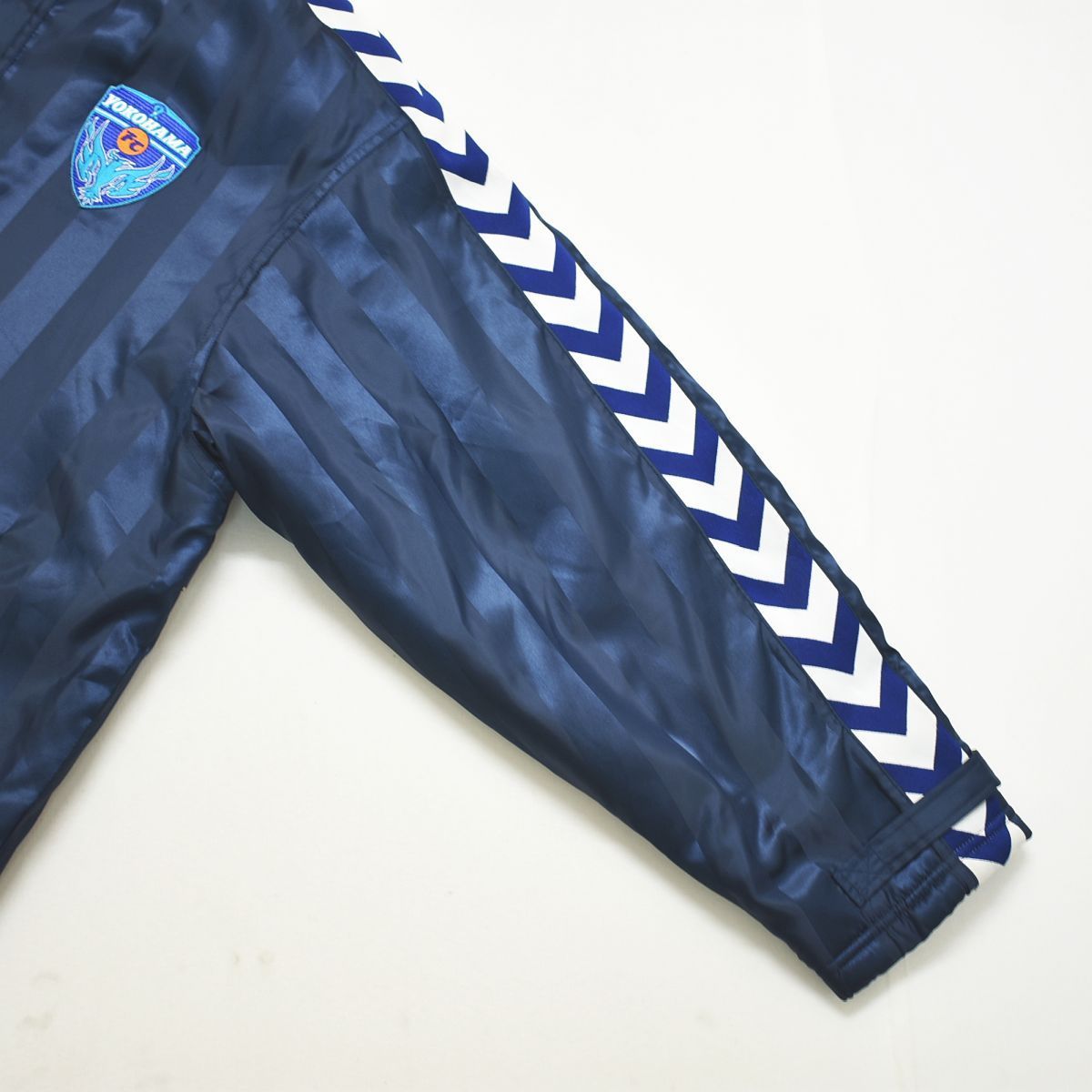 ◇hummel 横浜FC ベンチコート ヒュンメル hummel 横浜FC ベンチ コート パーカー ジャンパー