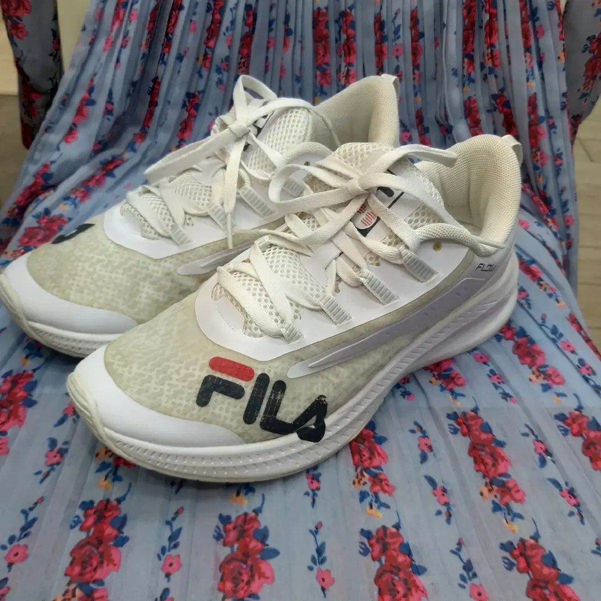 フィラ FILA 白 スニーカー FLOW ランニングシューズ 260mm
