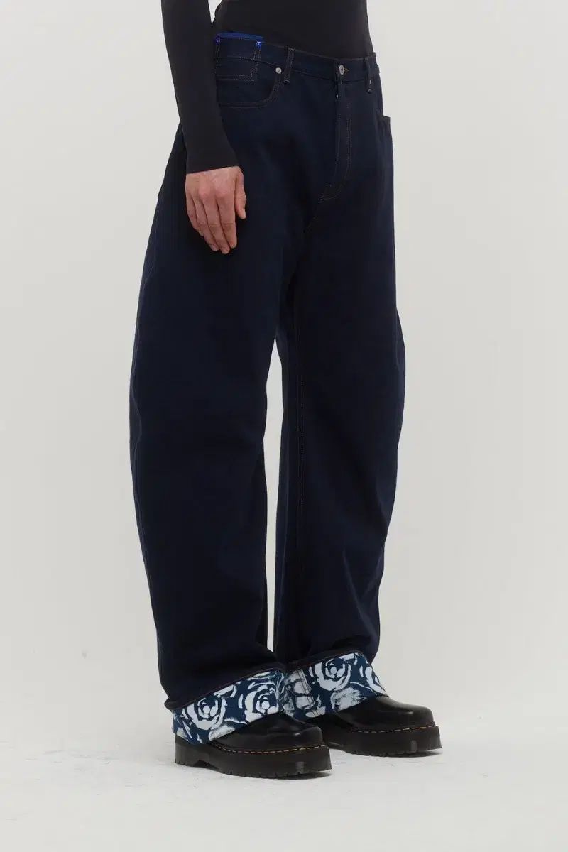 バーバリー 24ss デニムパンツ サイズ32 1回着用