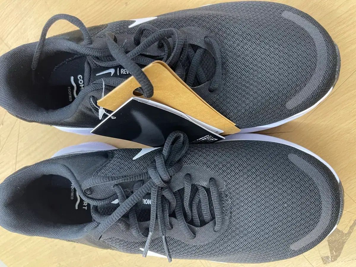 NIKE Revolution Heart ブラック 255 ランニングシューズ Jogging