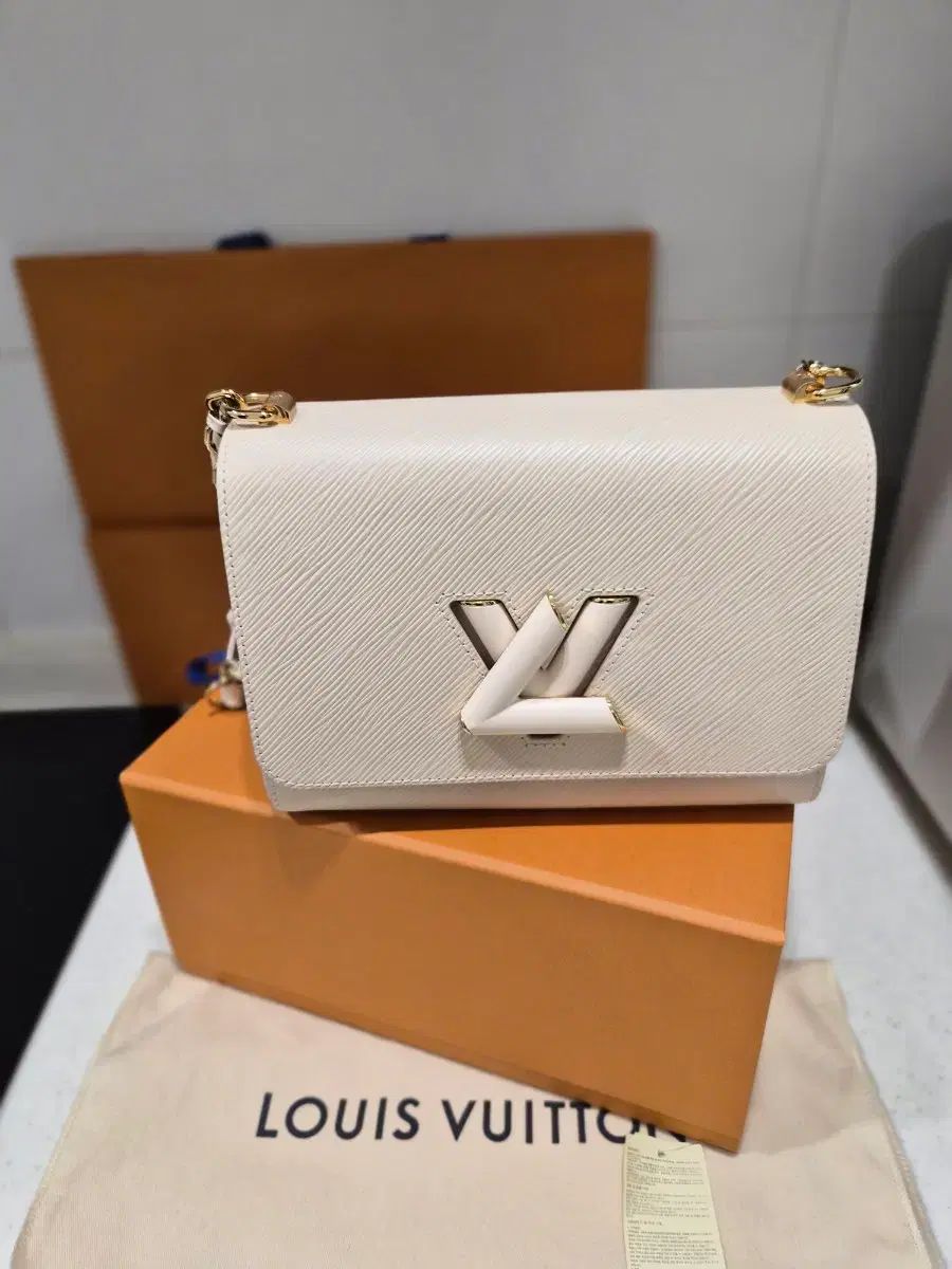 限定モデル Louis Vuitton ツイスト MM 白 ショルダーバッグ