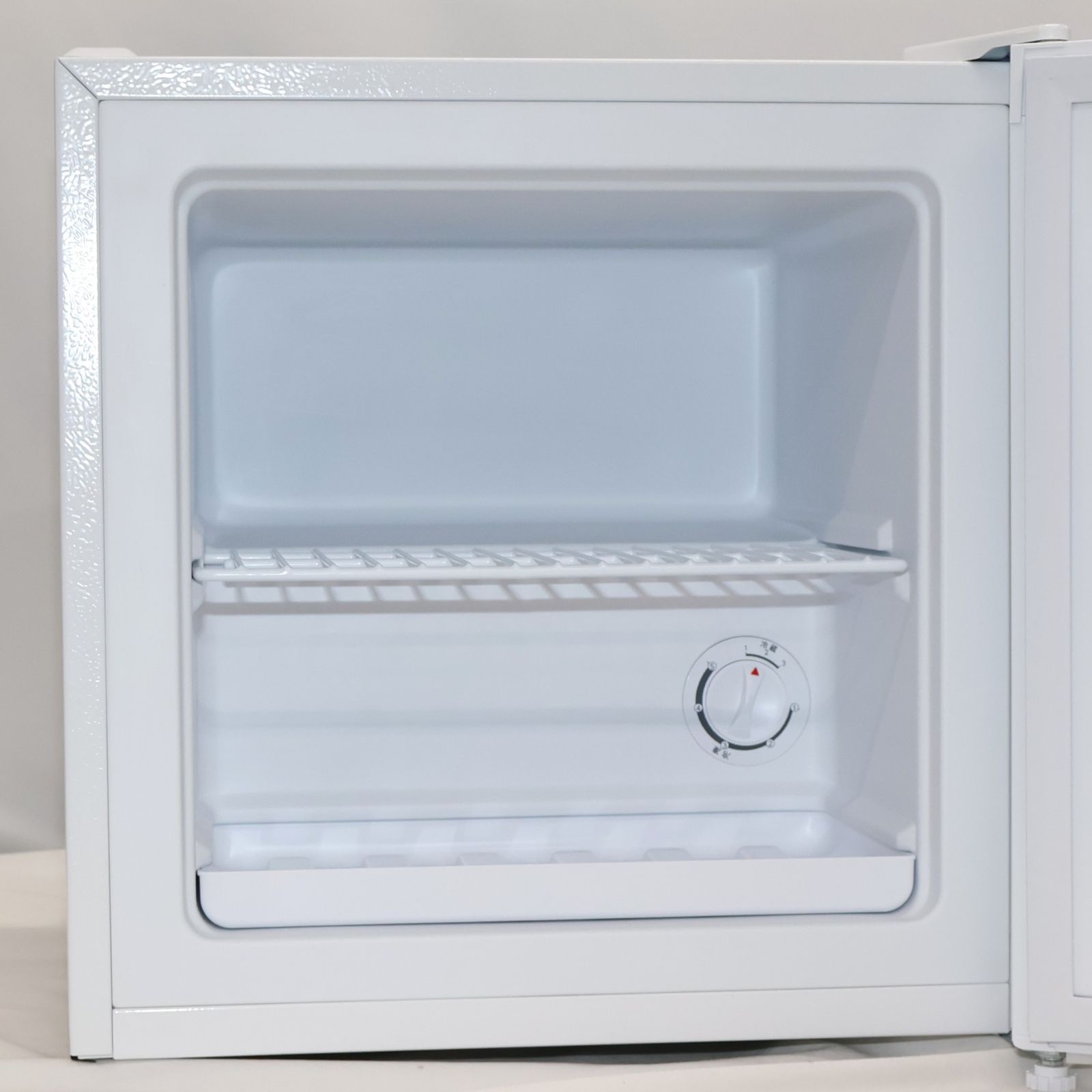 新品未開封未使用 アイリスオーヤマ冷凍庫31L PF-A31FD-W ホワイト