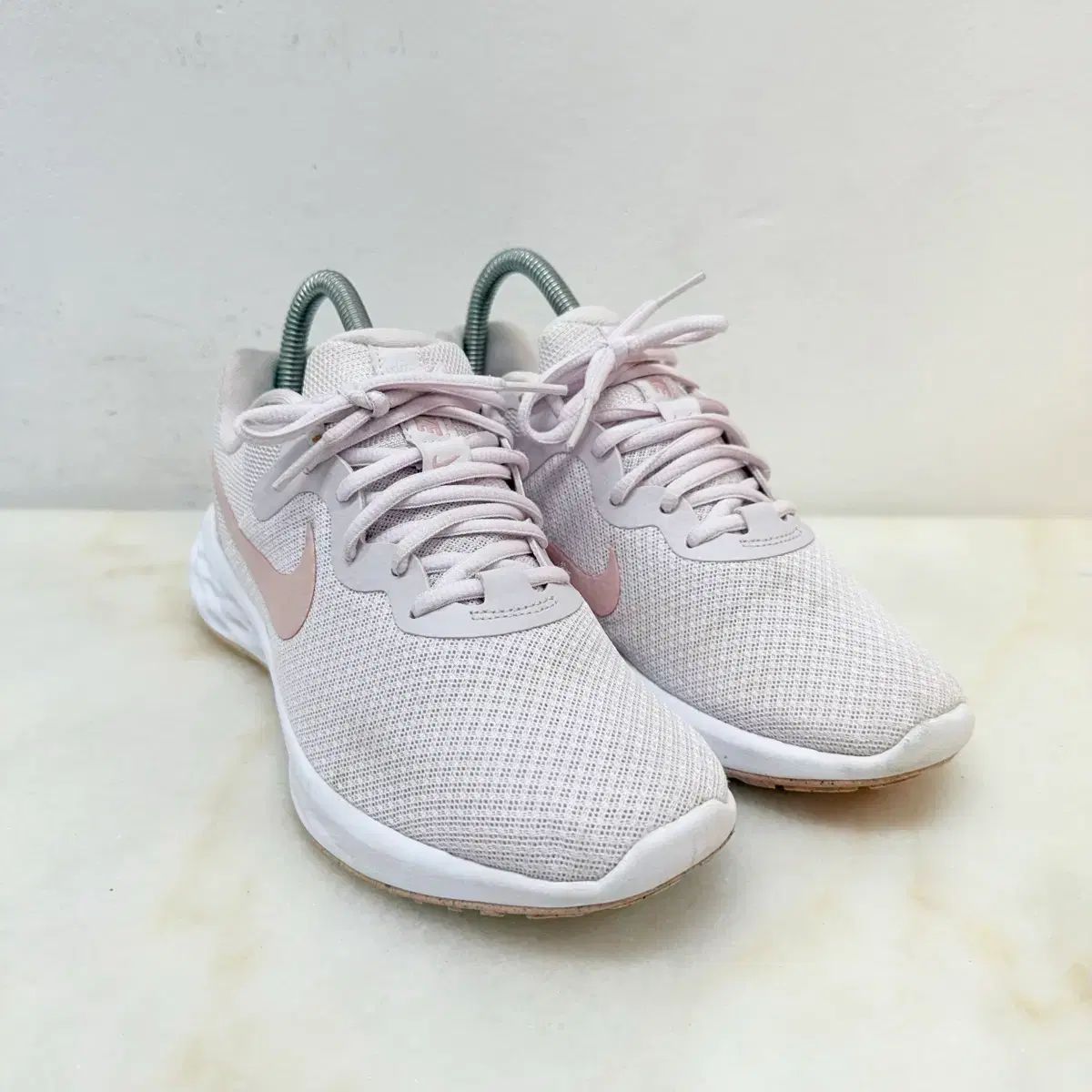 (240) NIKE ナイキ スニーカー Revolution Heart ピンク ランニングシューズ
