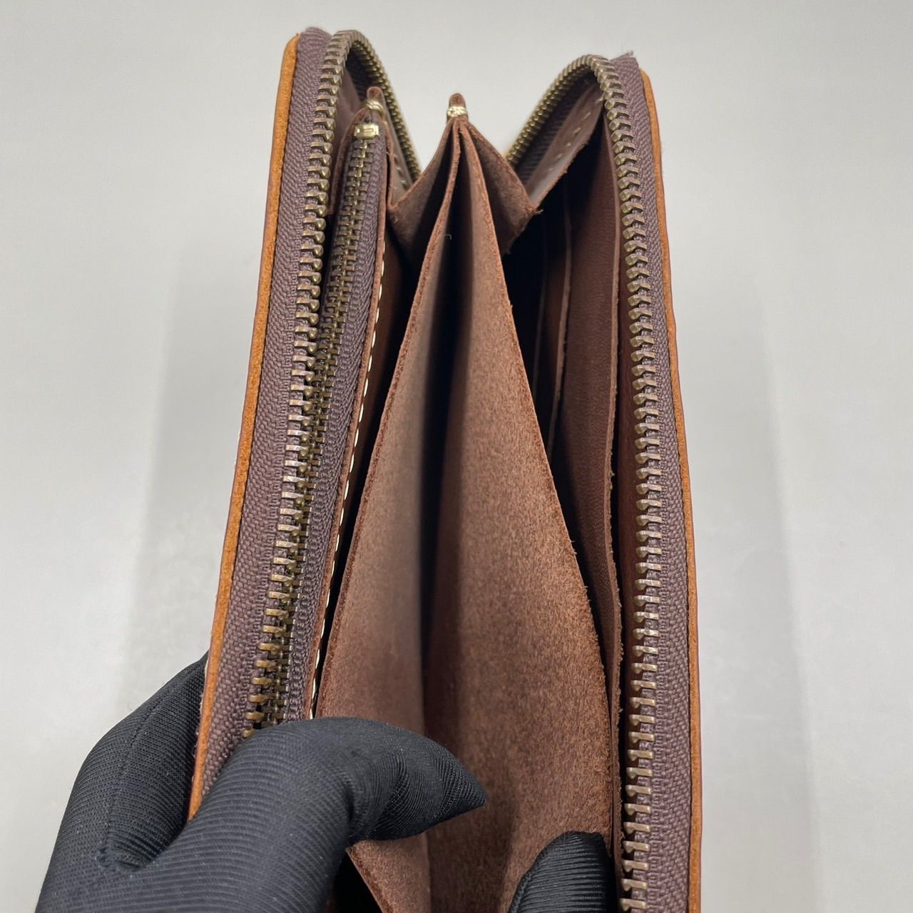 良品 Cham. チャム 長財布 ラウンドファスナー ロゴ型押し 本革 レザー 