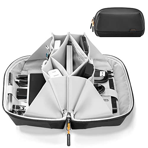 Inateck ガジェットポーチ 超強収納力 180°開口デザイントラベル大容量 マルチポケット PC周辺小物用収納撥水 高耐久 万能ケース 5層仕組みバッグ 出張 便利グッズ ブラック★ efedb892