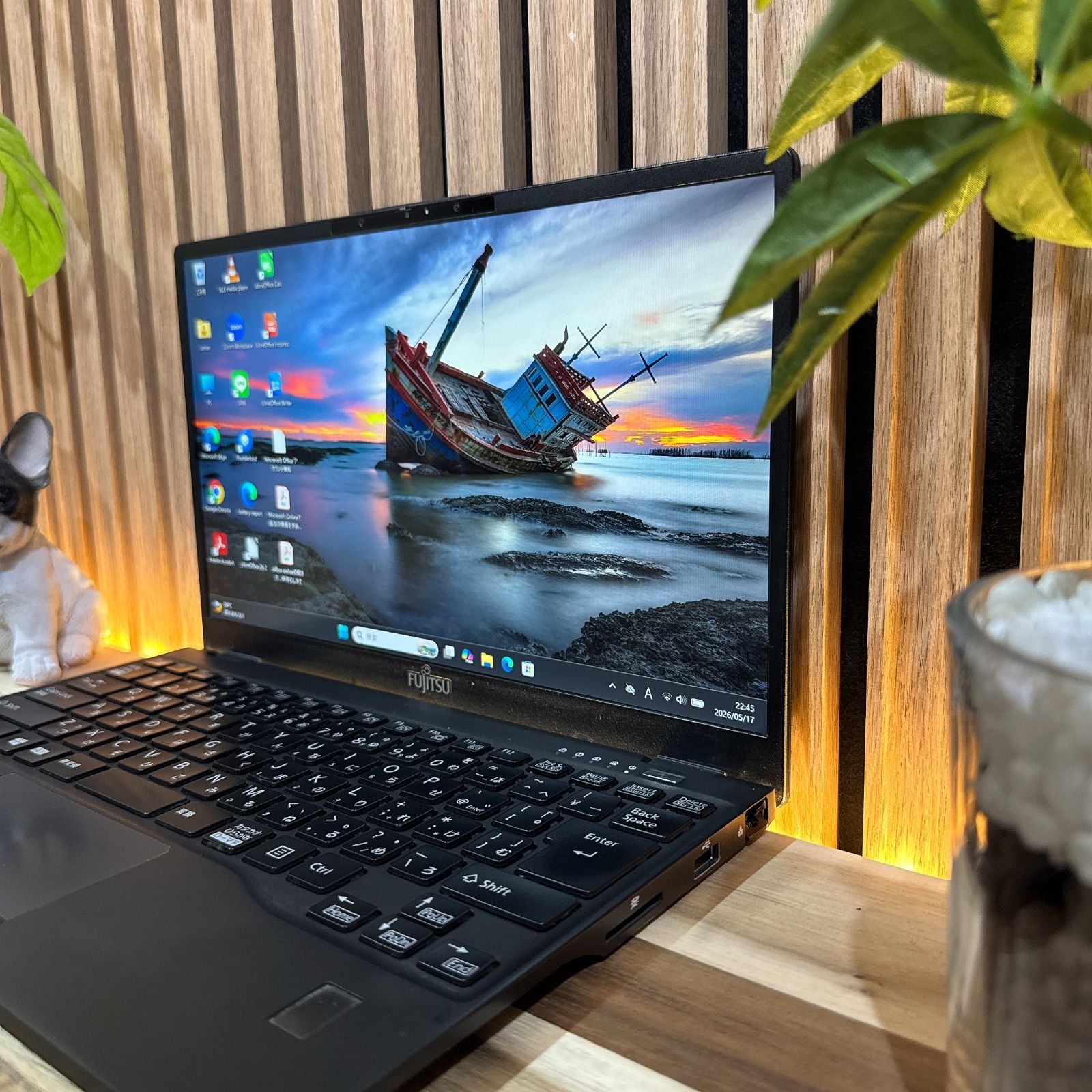 LIFEBOOK U9311/F LTE FHD 11世代i5 SSD256GB - メルカリ