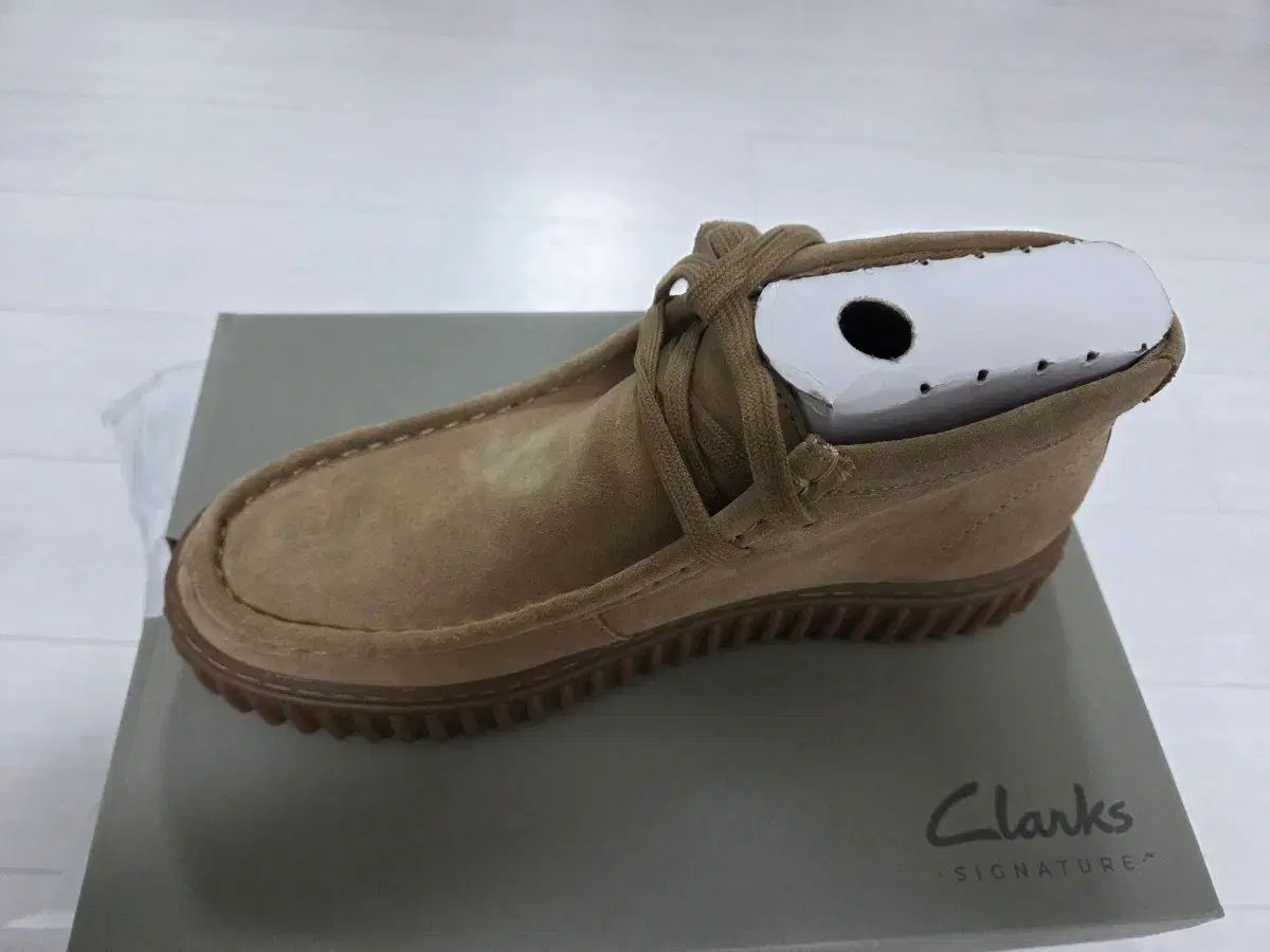 クラークス トゥーヒール ハイ ブラウン 22,448円