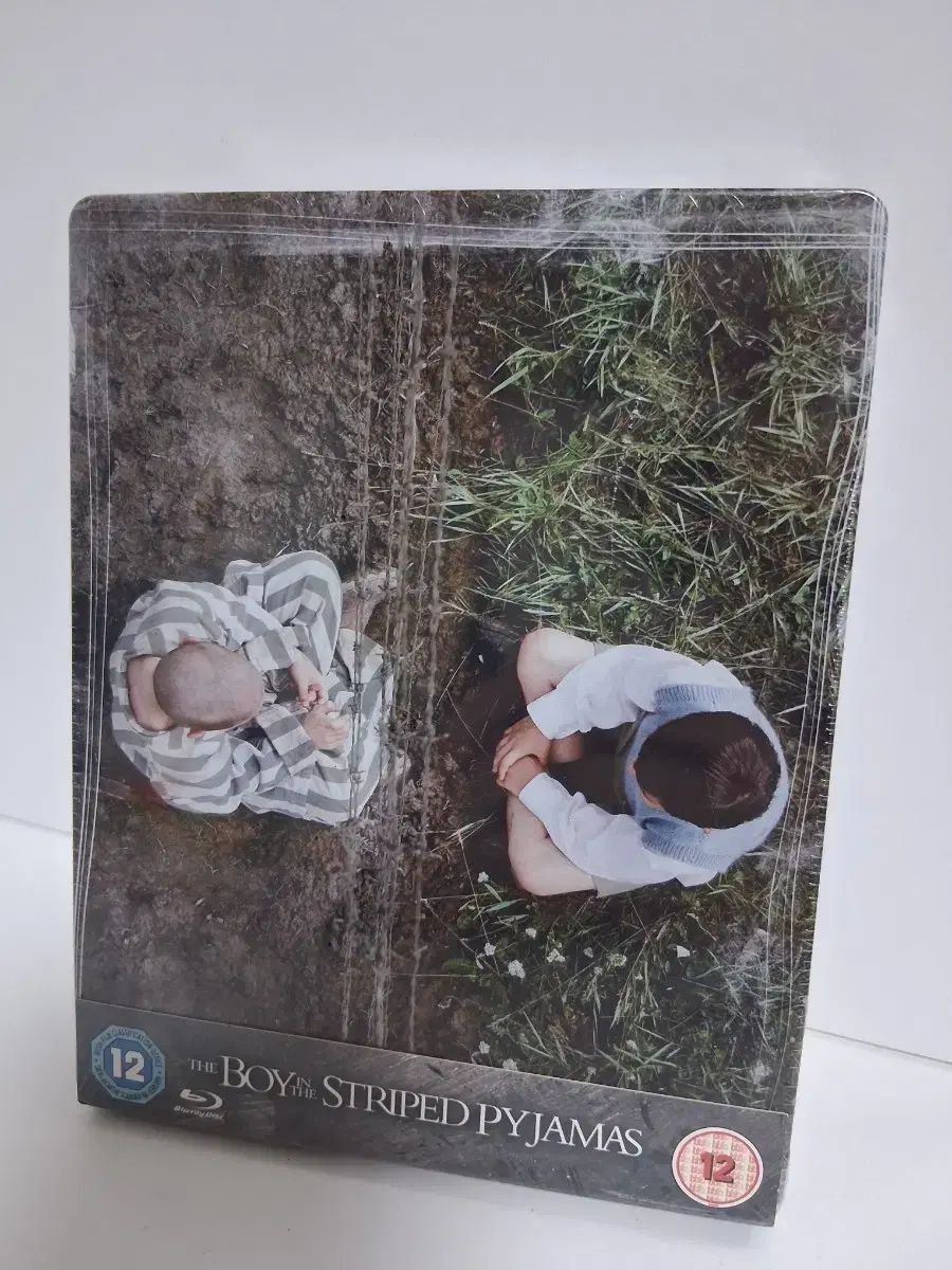 (未開封)ボーダー柄パジャマを着た少年 Blu-ray スチールブック