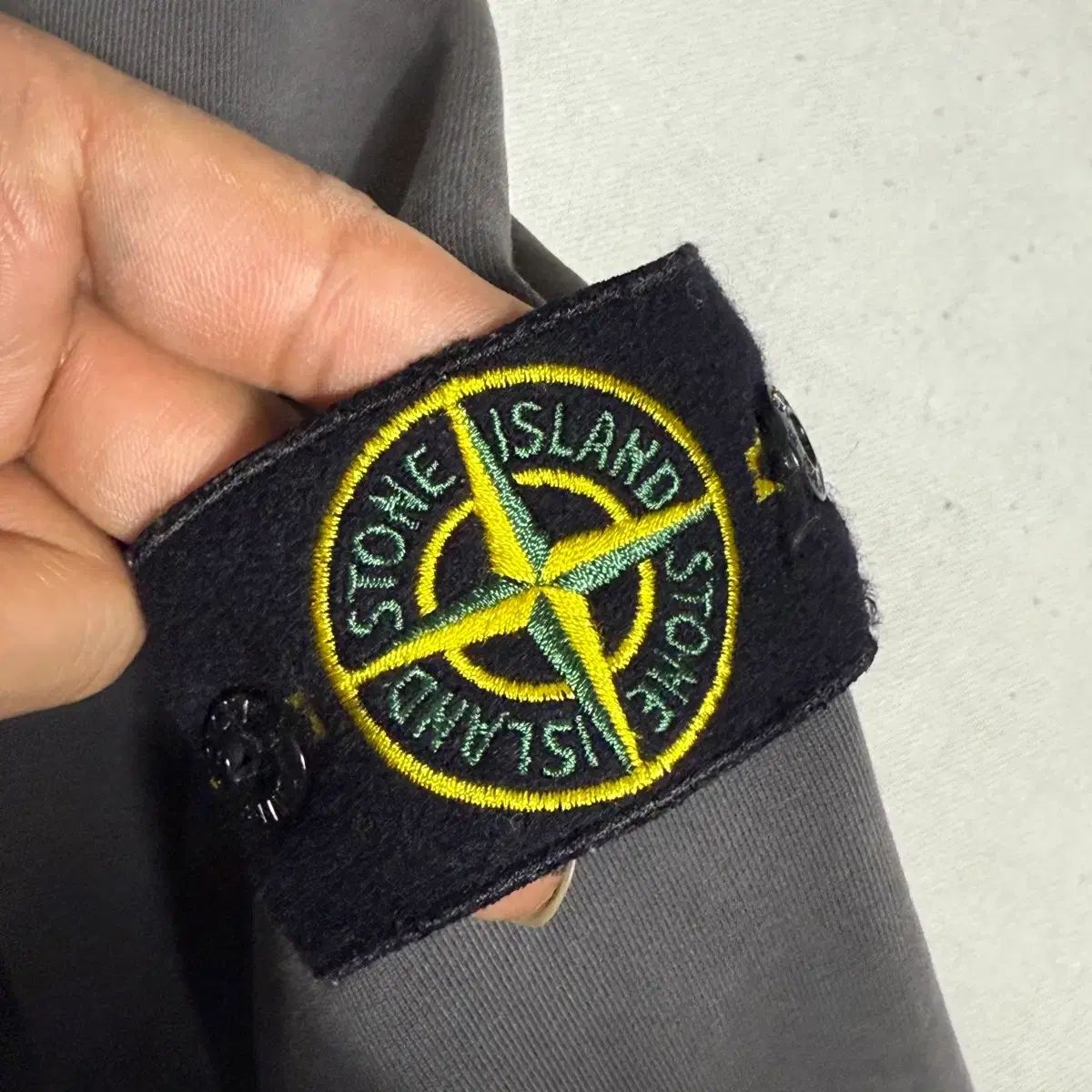 ストーンアイランド XXL チャコール グレー ワッペン スウェット 
