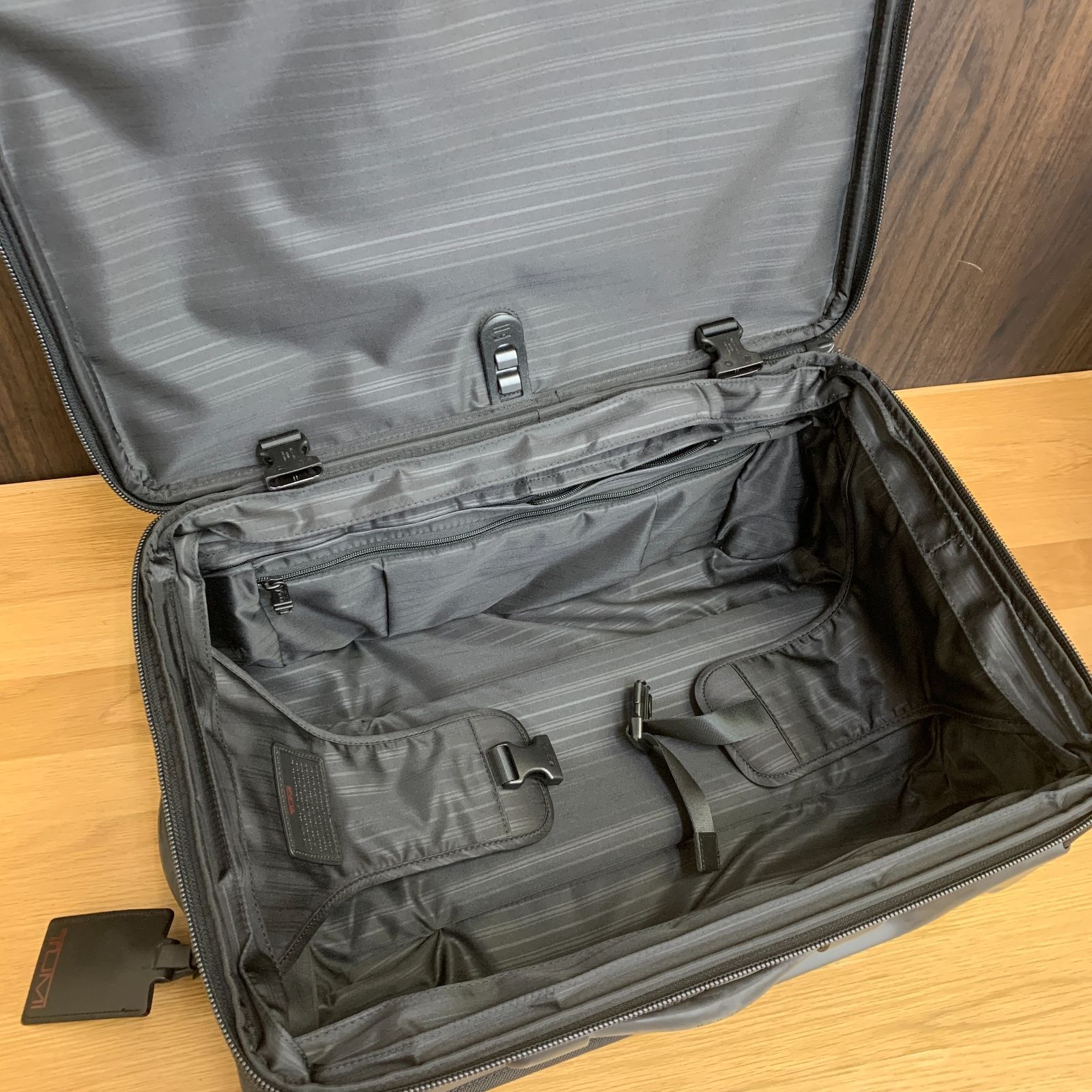 TUMI トゥミ キャリーバッグ スーツケース ブラック TUMI 黒 ビジネス