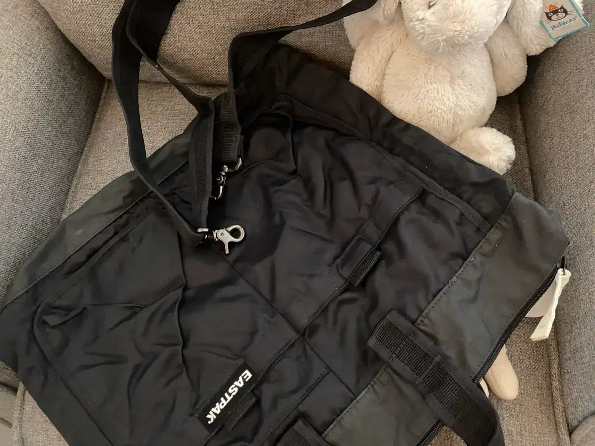 EASTPAK イースト パック ブラック ショルダーバッグ