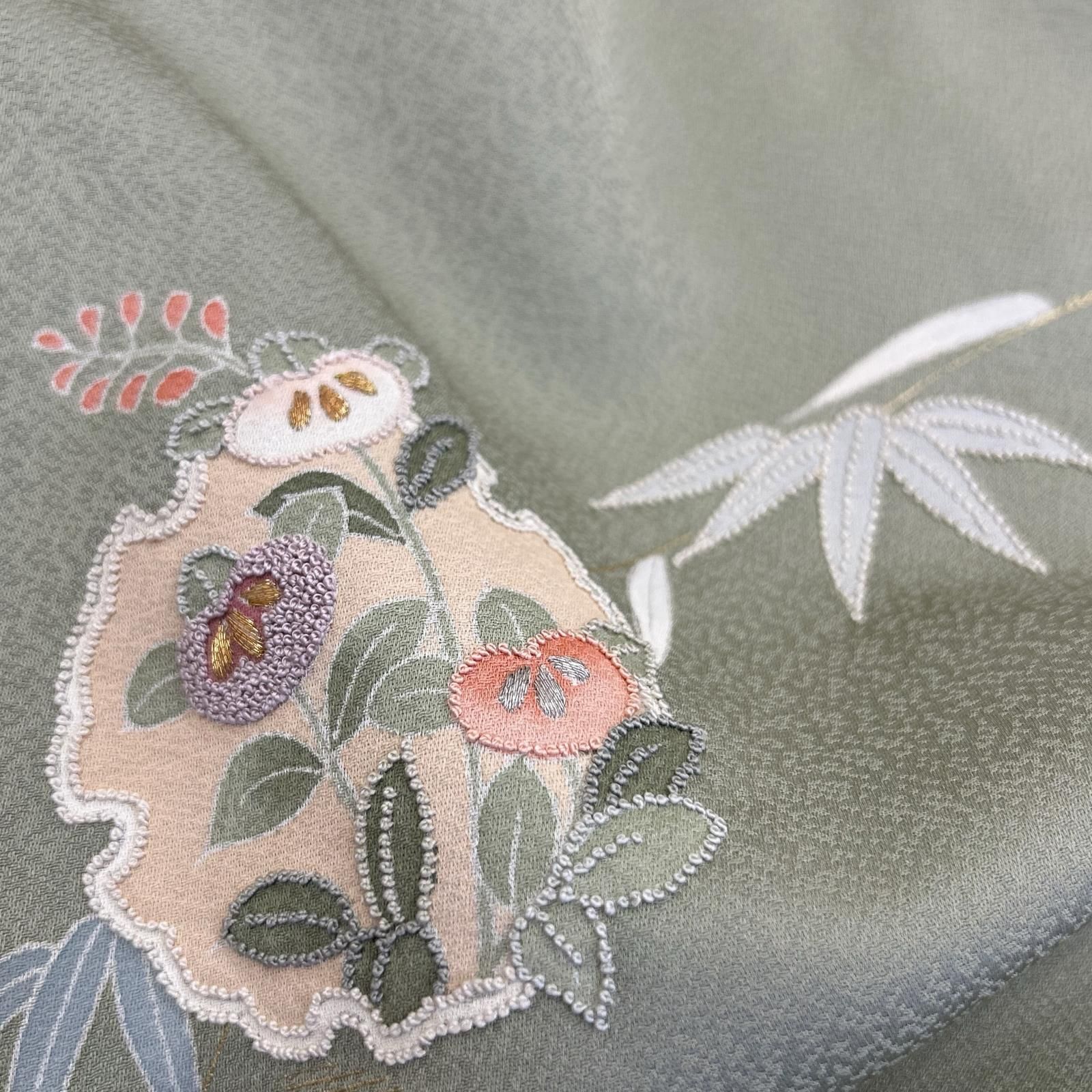 正絹鶴と花の刺繍の貴重な 丸帯 付下げ 圧巻の相良刺繍 草花 金彩の暈し 紋なし 正絹 MK-8377 - メルカリ