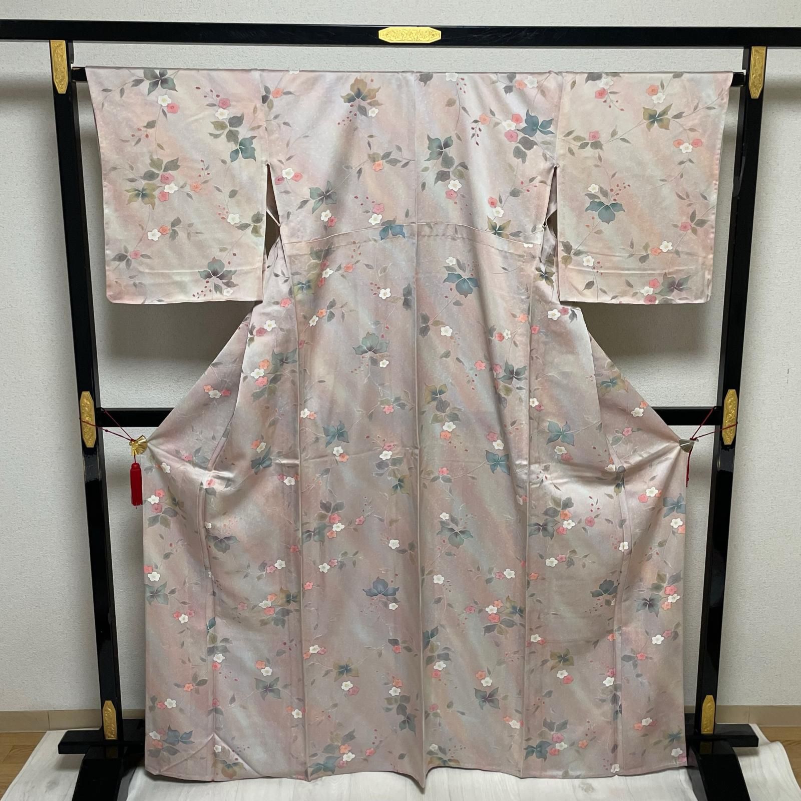 小紋 裄66 単衣仕立て 暈し染に花模様の織出し 着物 正絹 X-2173 小紋 裄66 単衣仕立て 暈し染に花模様の織出し 着物 正絹 X-2173
