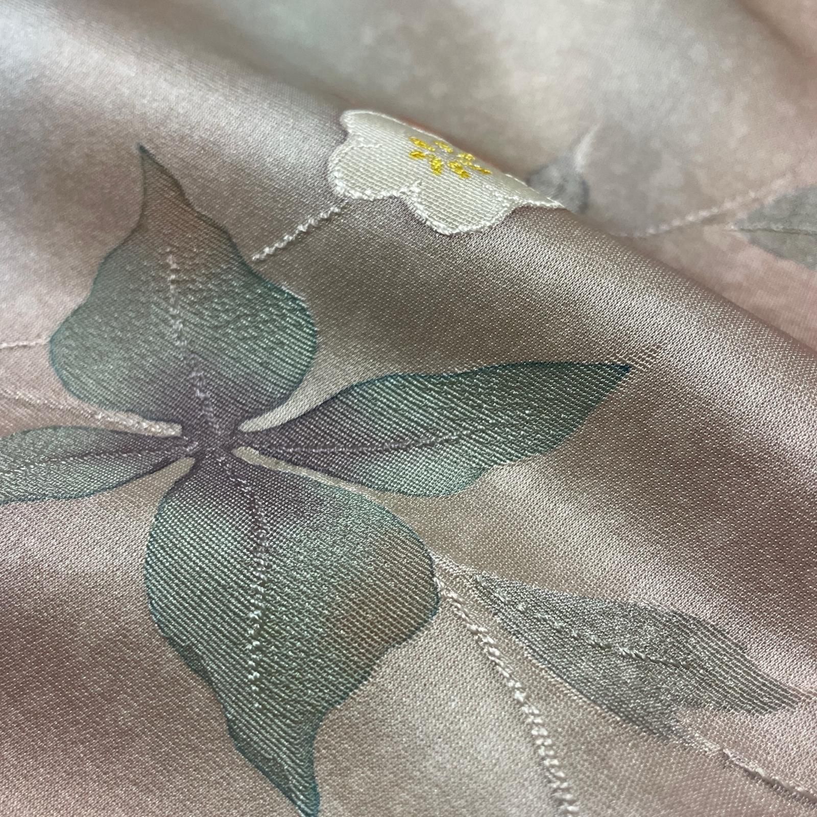 小紋 裄66 単衣仕立て 暈し染に花模様の織出し 着物 正絹 X-2173