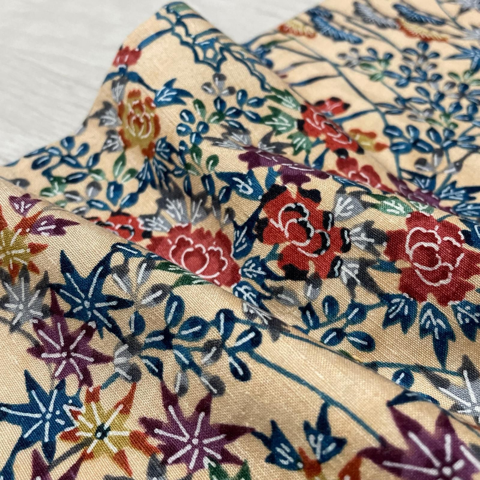真綿紬 単衣仕立て 上品な草花模様 着物 正絹 X-2197