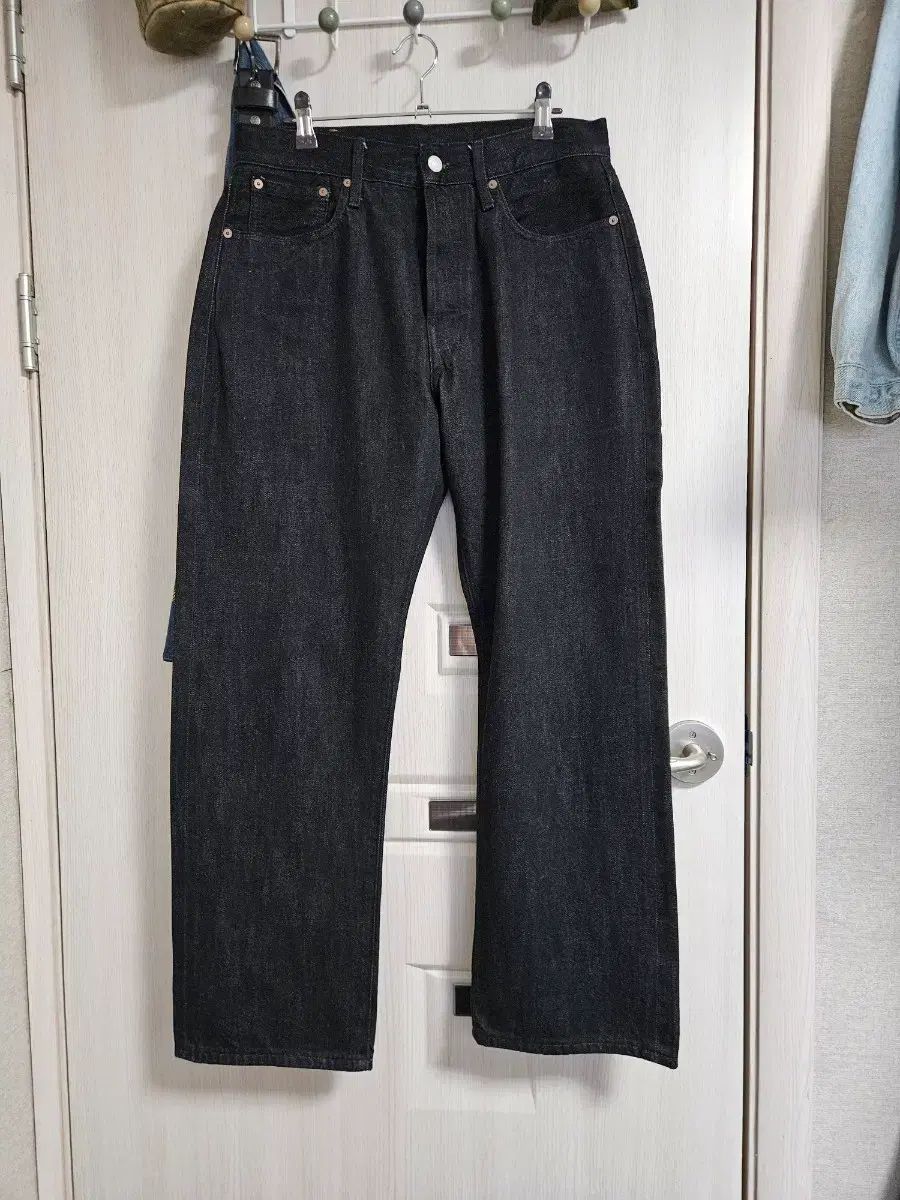 ほぼ新品 OUTSTANDING 30s シンチバック 30 セルビッジ ブラックジーン