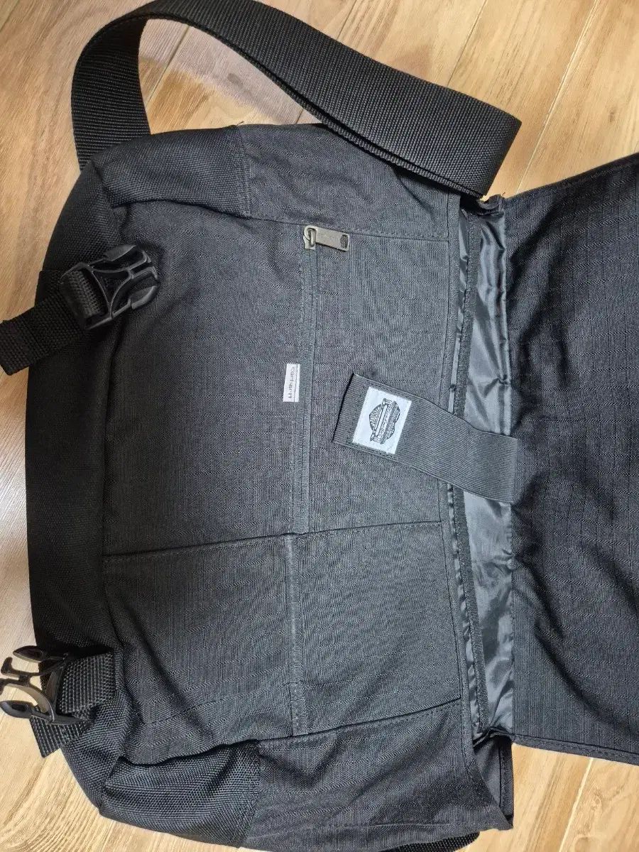 Carhartt メッセンジャーバッグ Carhartt メッセンジャーバッグ