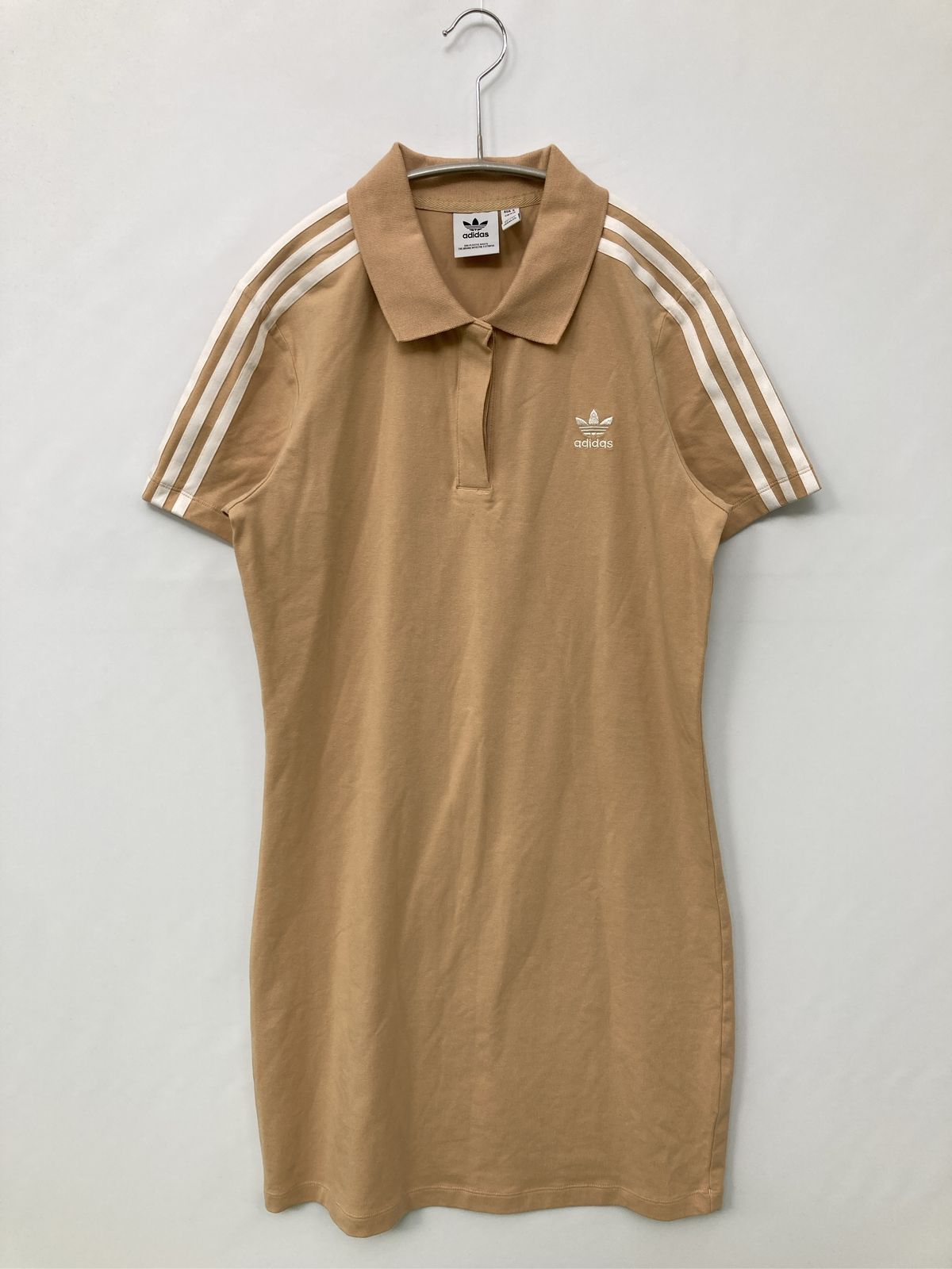 adidas アディダス ワンピース XL ベージュ コットン 無地 ブランドロゴ ライン柄 半袖 ショート・ミニ丈 ひざ丈 タイト レディース