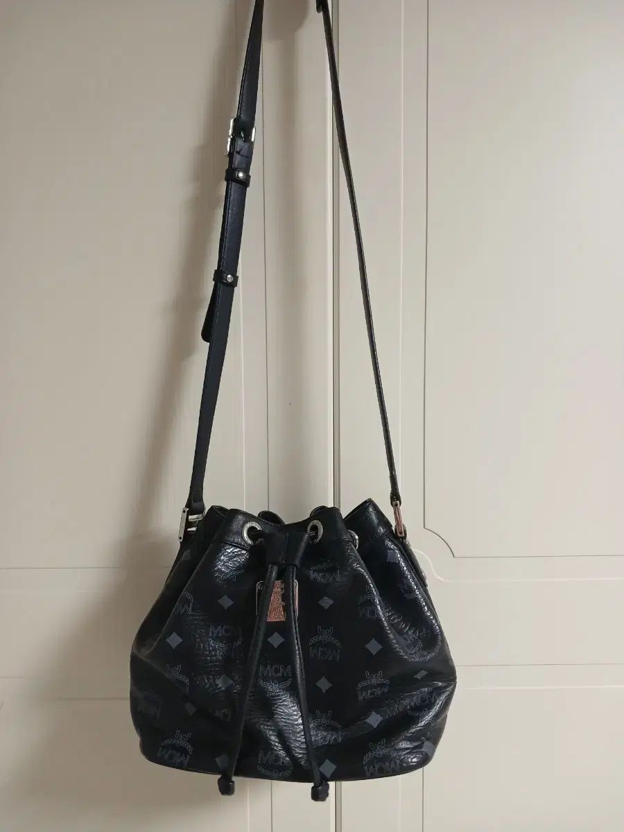 MCM ブラック ヴィセトス 巾着 クロスバック
