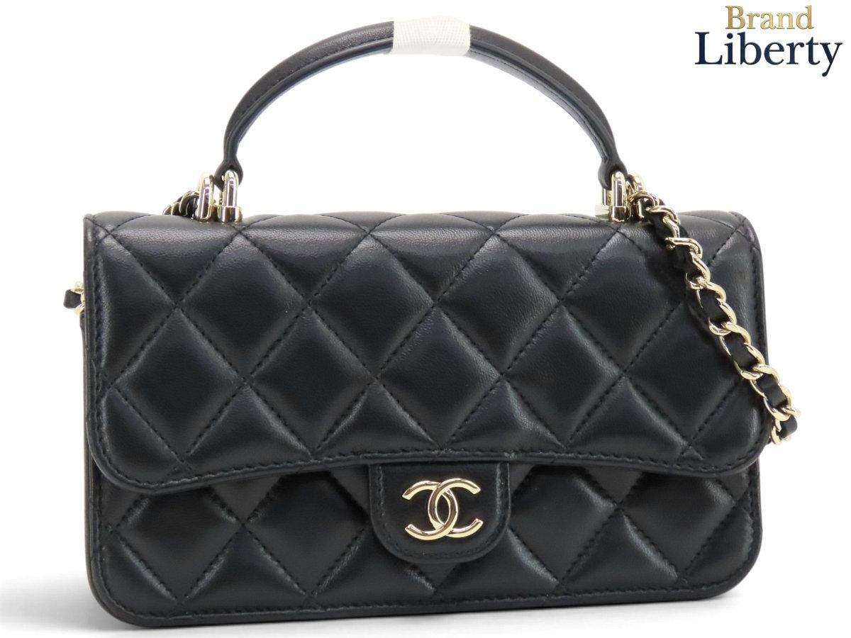 ほぼ新品】シャネル CHANEL マトラッセ フラップ フォンケース 2WAY 