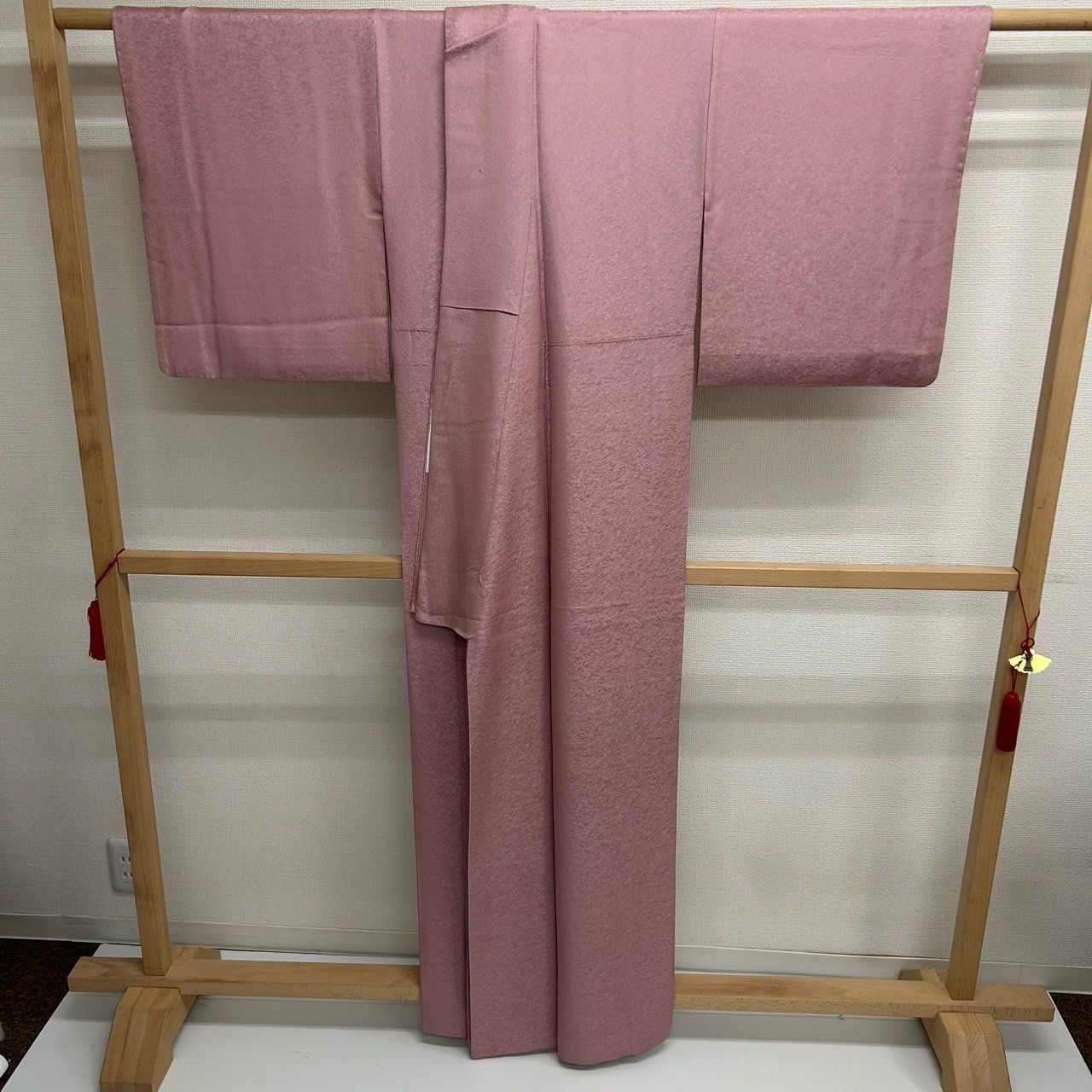 色無地 作家物 裄66.5 上品な地模様 一つ紋 正絹 MK-926 - メルカリ
