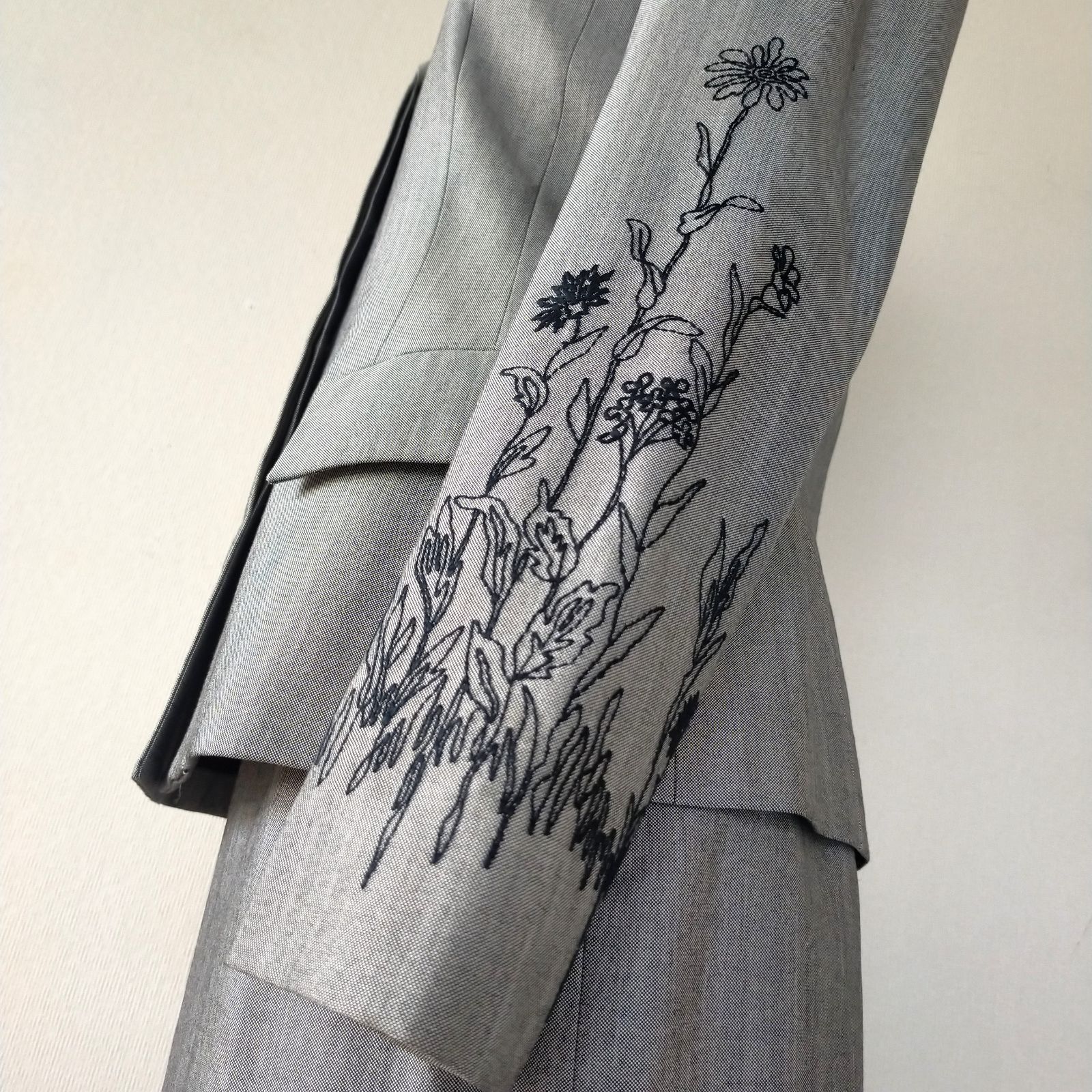 美品■レリアン■13+■レース刺繍のフォーマルジャケット■シルバーグレー　結婚式 美品□レリアン□13+□レース刺繍のフォーマルジャケット□シルバー