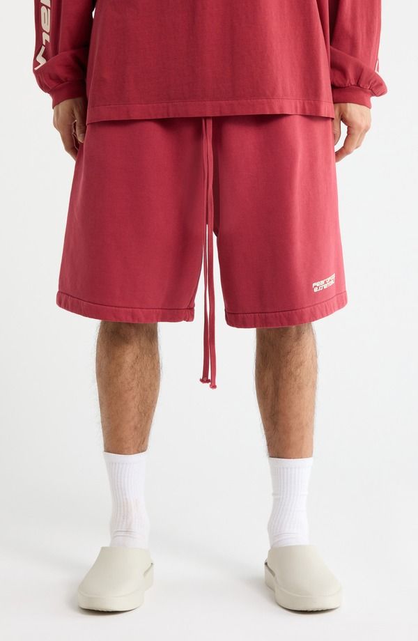 フィアオブゴッド メンズ ボトムス ハーフパンツ・ショーツ ショートパンツ フリース Fear of God Essentials Relaxed Fleece Sweat Shorts Crimson クリムゾン