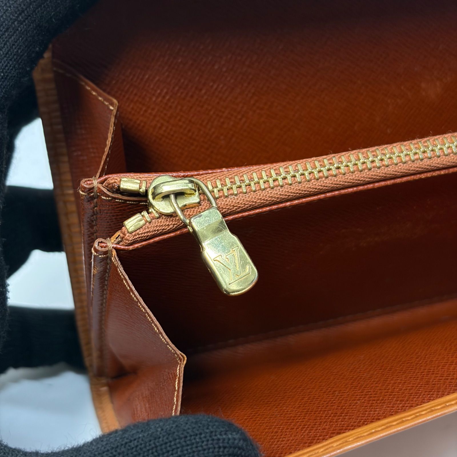 3964 LOUIS VUITTON ルイヴィトン エピ 長財布 ブラウン 