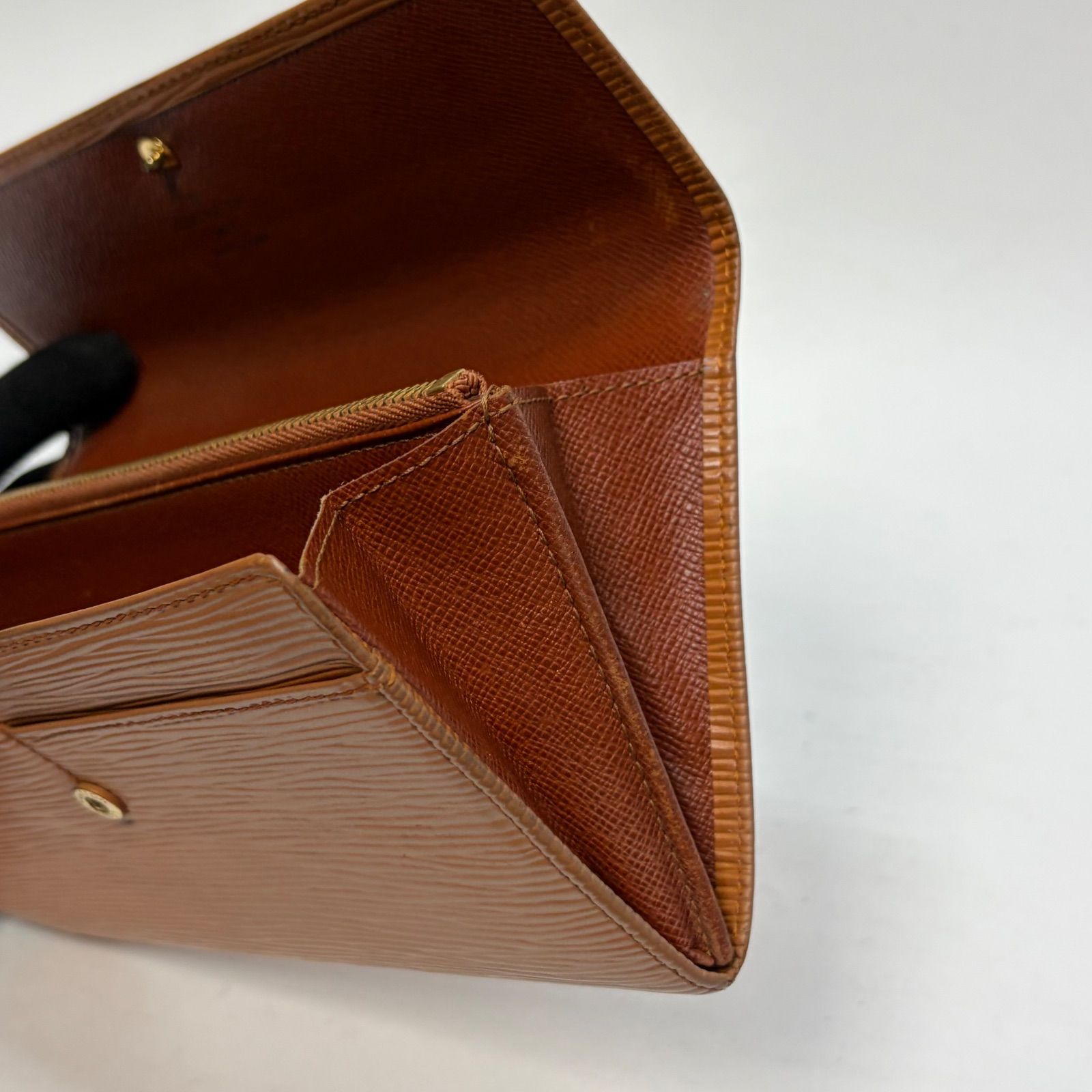 3964 LOUIS VUITTON ルイヴィトン エピ 長財布 ブラウン 