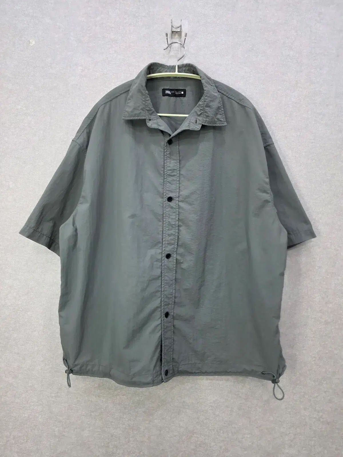 ZARA ザラ オーバーサイズ シャカシャカ素材 半袖 シャツ (裾 シャーリングO)