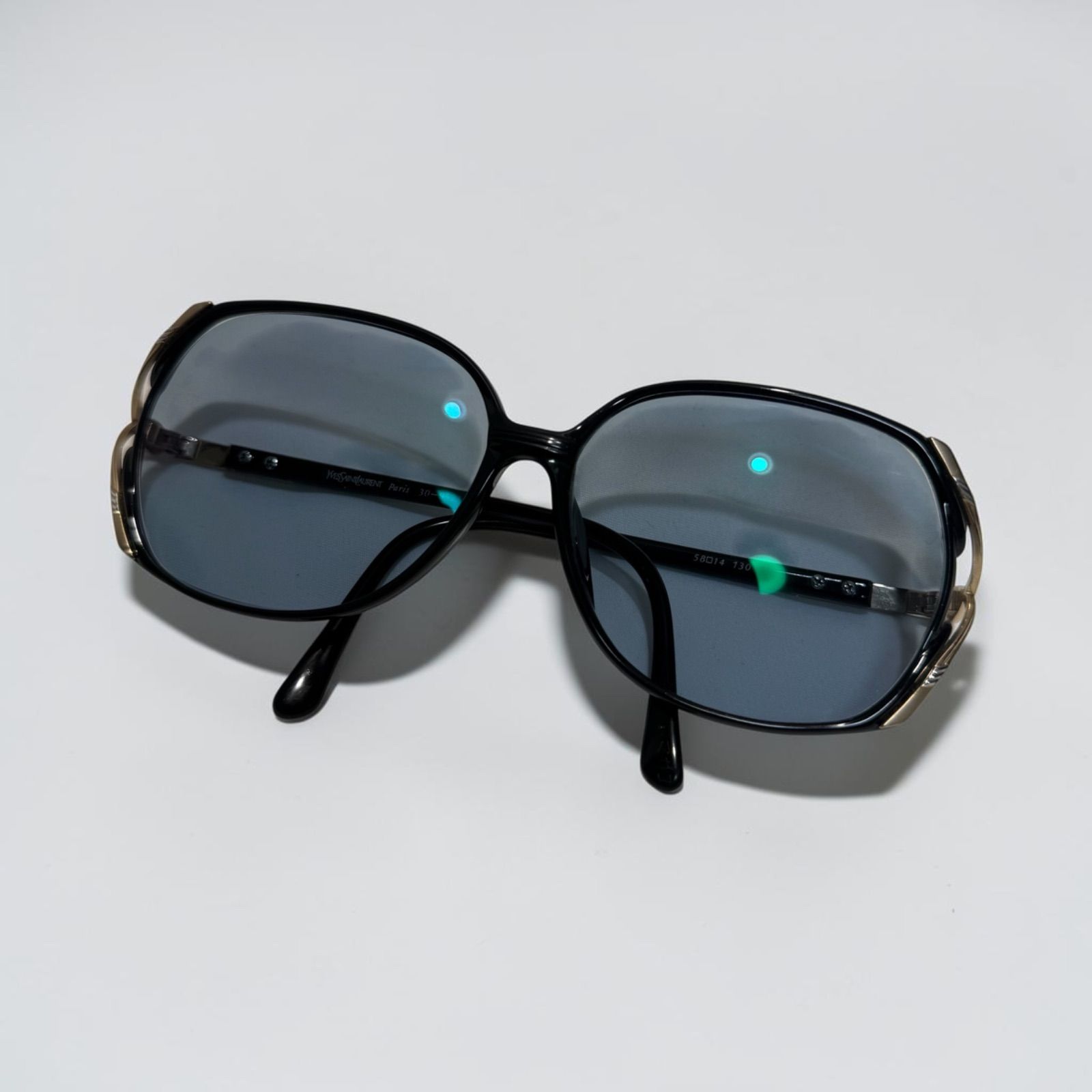 YVES SAINT LAURENT イヴ・サンローラン　ヴィンテージ サングラス メガネ　ブラック×ゴールド ロゴデザイン Y2K