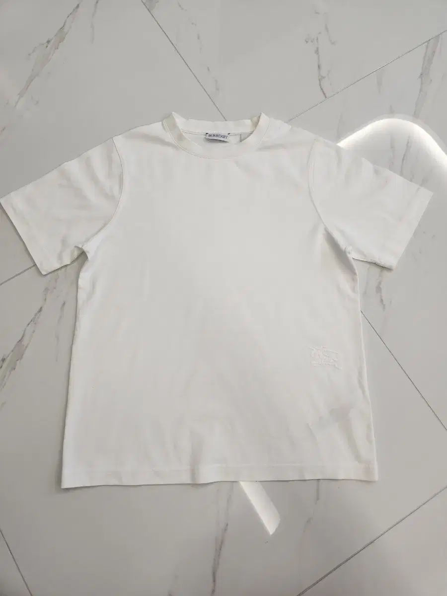 バーバリー 白 半袖Tシャツ 10Y(サイズ大きめ)