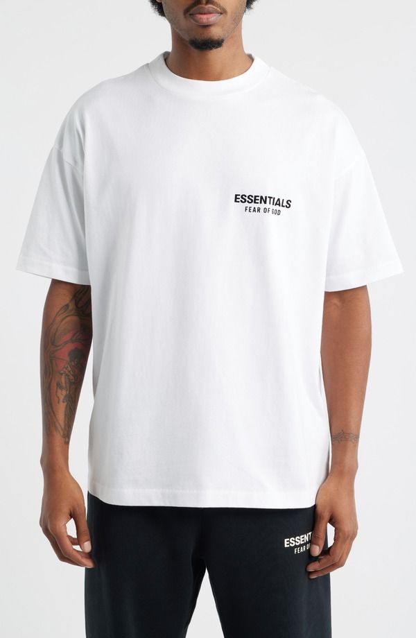 フィアオブゴッド メンズ トップス Tシャツ ロゴ グラフィック Fear of God Essentials Classic Fit Logo Graphic TShirt Bright White ホワイト