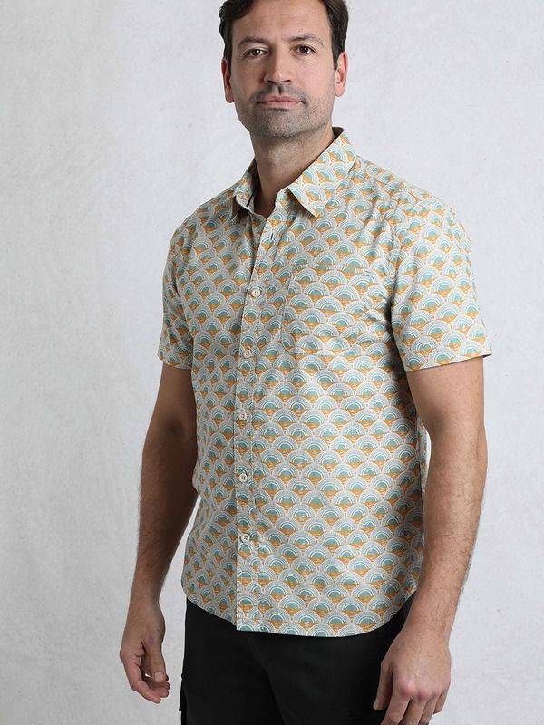ウィアードフィッシュ メンズ トップス シャツ プリント Weird Fish Faraway Printed Shirt Caramel