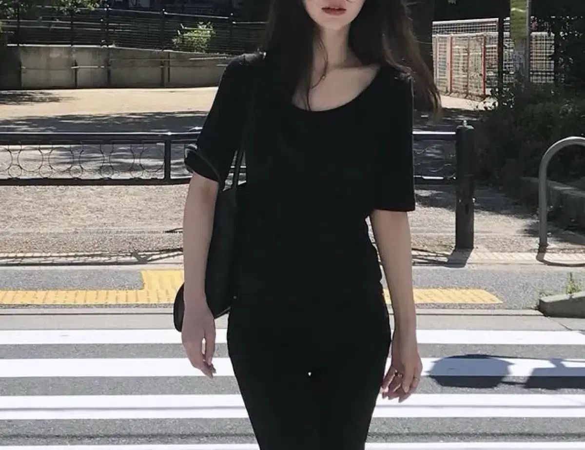 ユンニエルショップ ダニエル Tシャツ ブラック