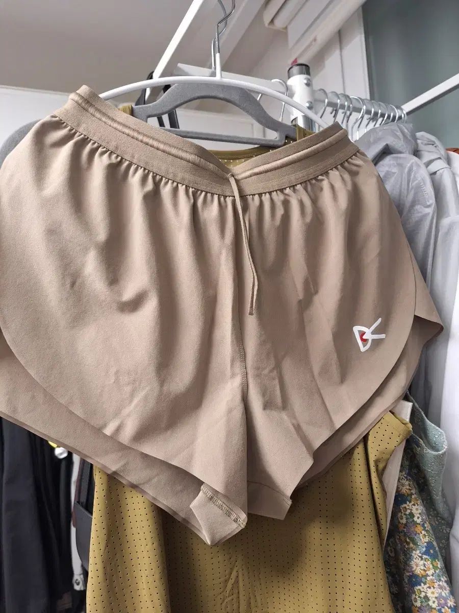 ディストリクトビジョン ハーフパンツ トップス