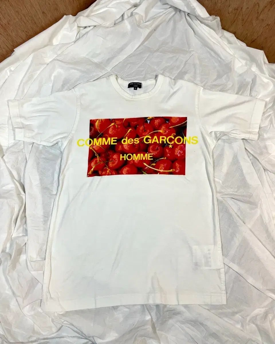 コム・デ・ギャルソン オム 白 さくらんぼ 写真 フォト PHOTO プリント Tシャツ 18,249円