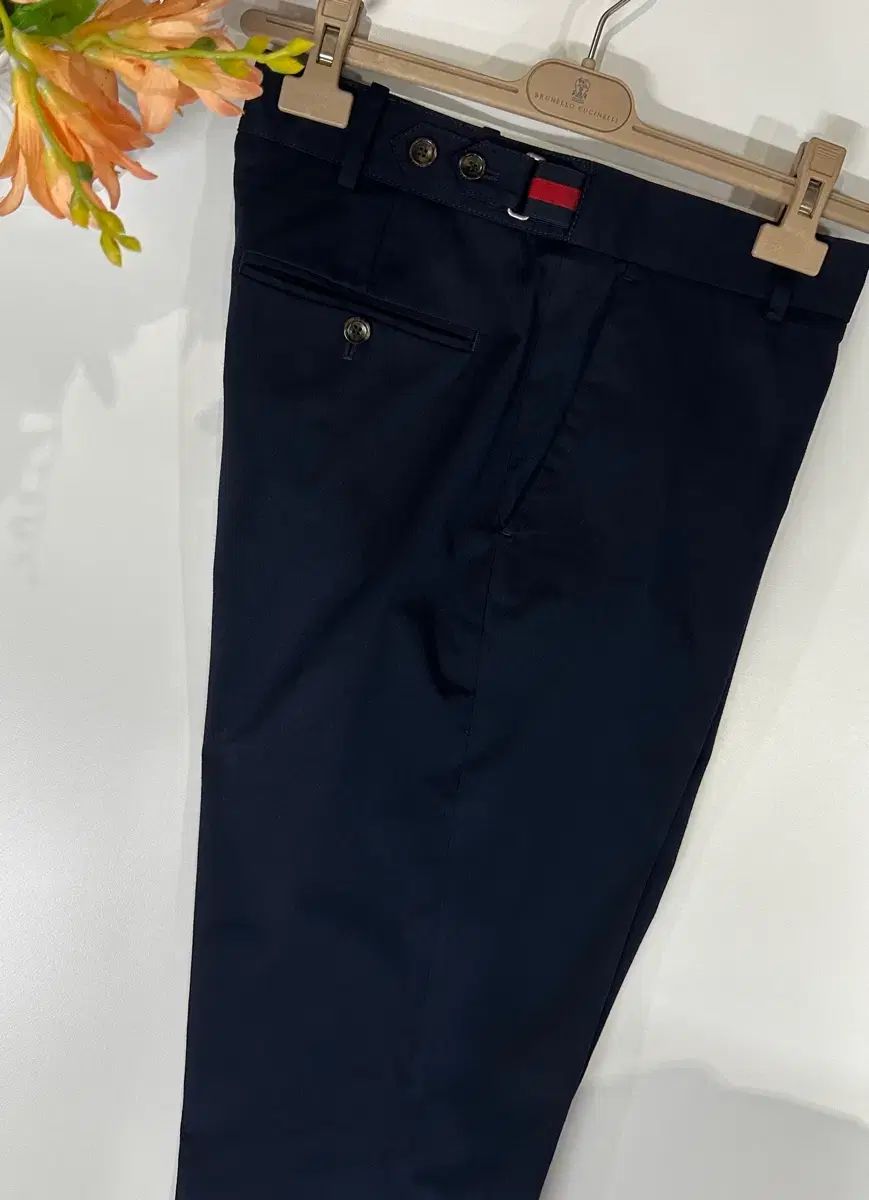 グッチ シグネチャー ロゴ ストレート ツイル コットン パンツ 51,229円