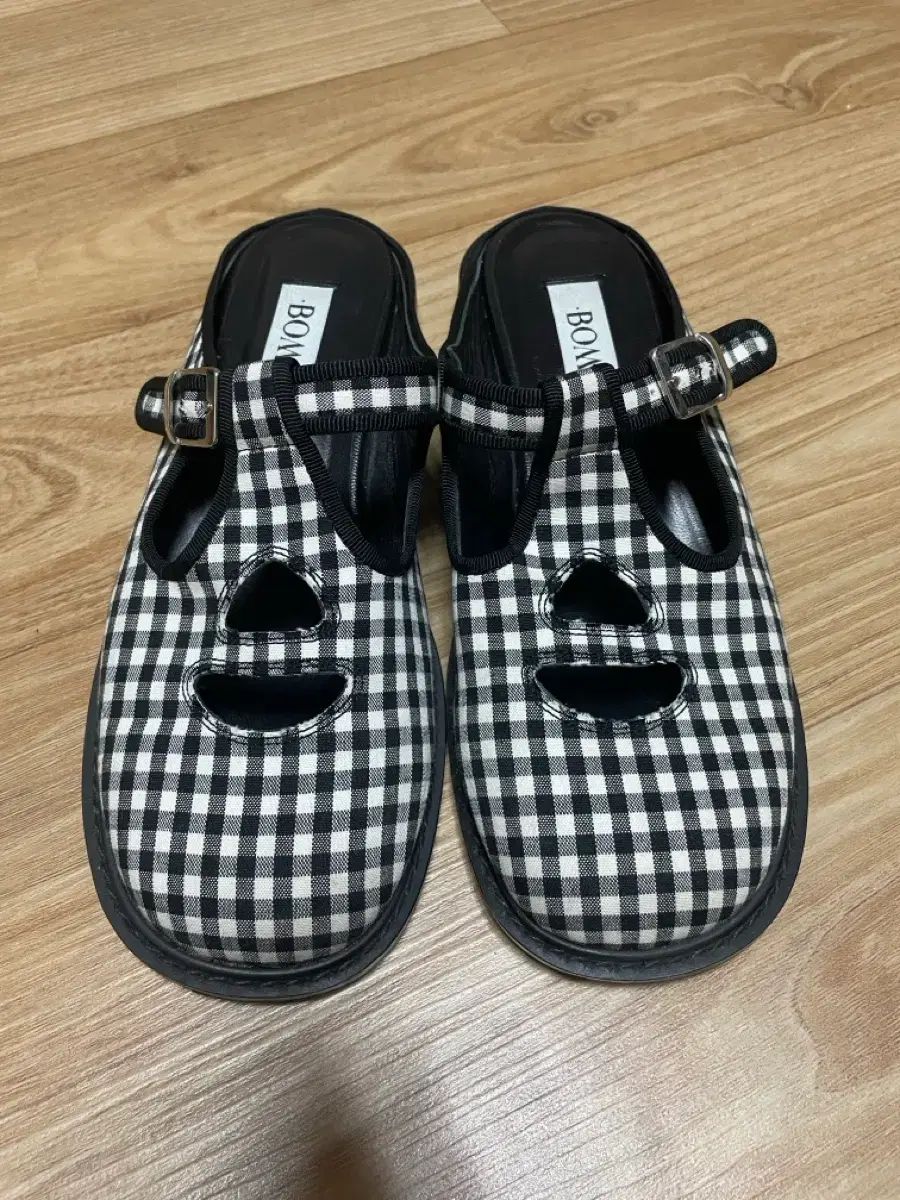 BOMIE ボミ 靴 ハンドメイド ブラック 白 CHECK サンダル スリッパ