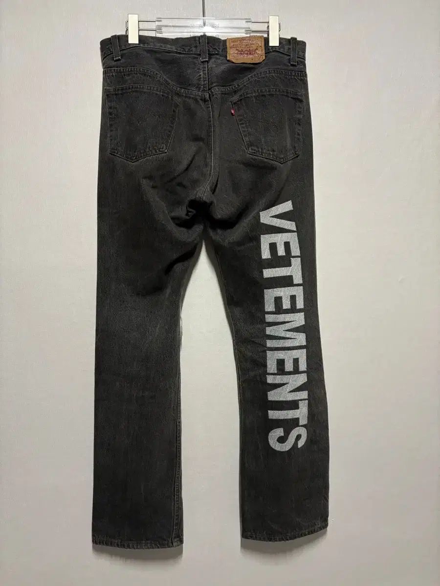 M ヴェトモンxリーバイス 501 デニム パンツ