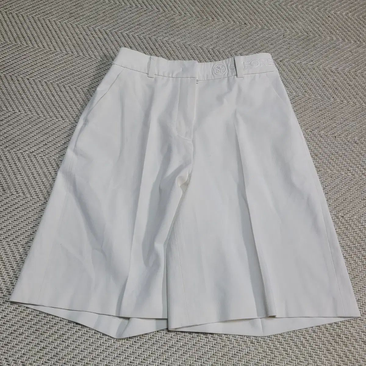 24) G FORE(ジーフォア) 白 ハーフパンツ ショートパンツ